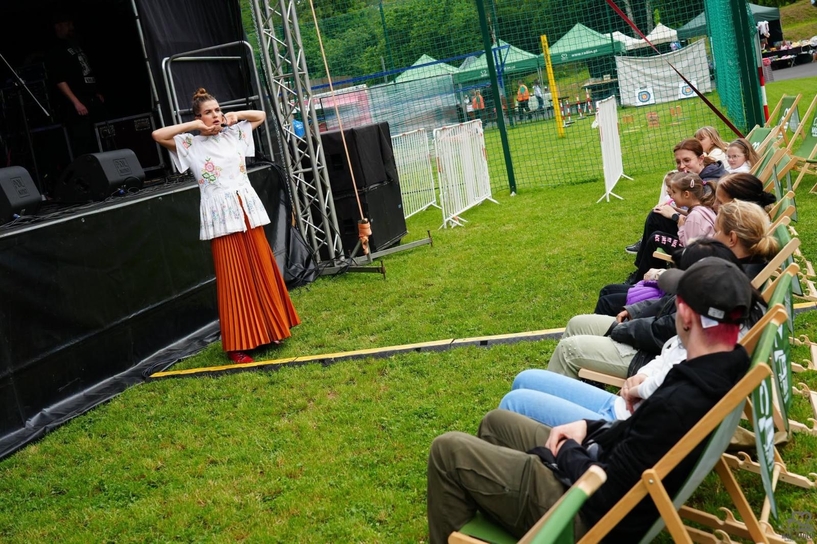 Zdjęcie w galerii na portalu naszwodzislaw.com: Folk, muzyka i emocje mimo deszczu. Za nami II Festiwal FOLK IN RADLIN wiadomości z regionu
