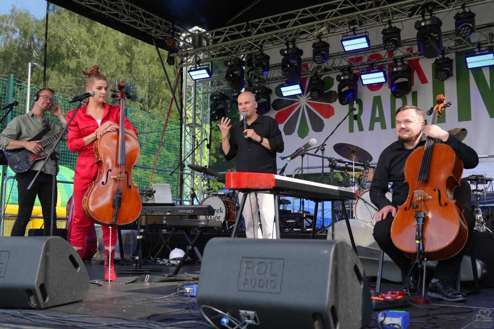 Zdjęcie w galerii na portalu naszwodzislaw.com: Folk, muzyka i emocje mimo deszczu. Za nami II Festiwal FOLK IN RADLIN wiadomości z regionu