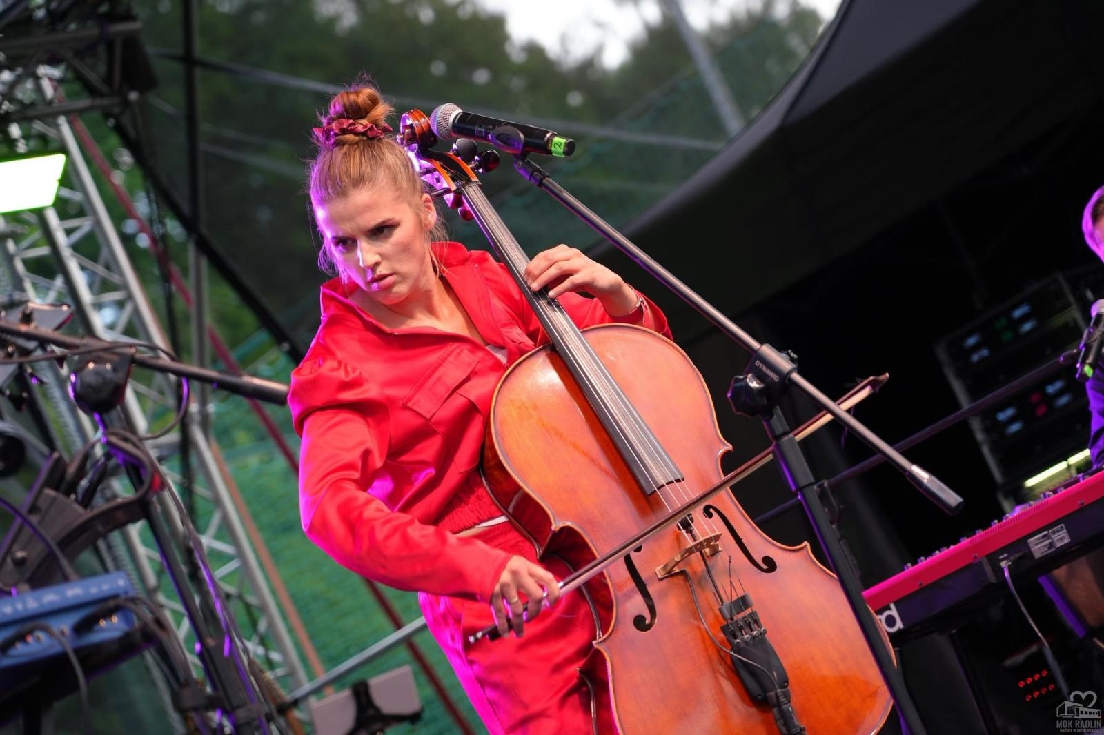 Zdjęcie w galerii na portalu naszwodzislaw.com: Folk, muzyka i emocje mimo deszczu. Za nami II Festiwal FOLK IN RADLIN wiadomości z regionu