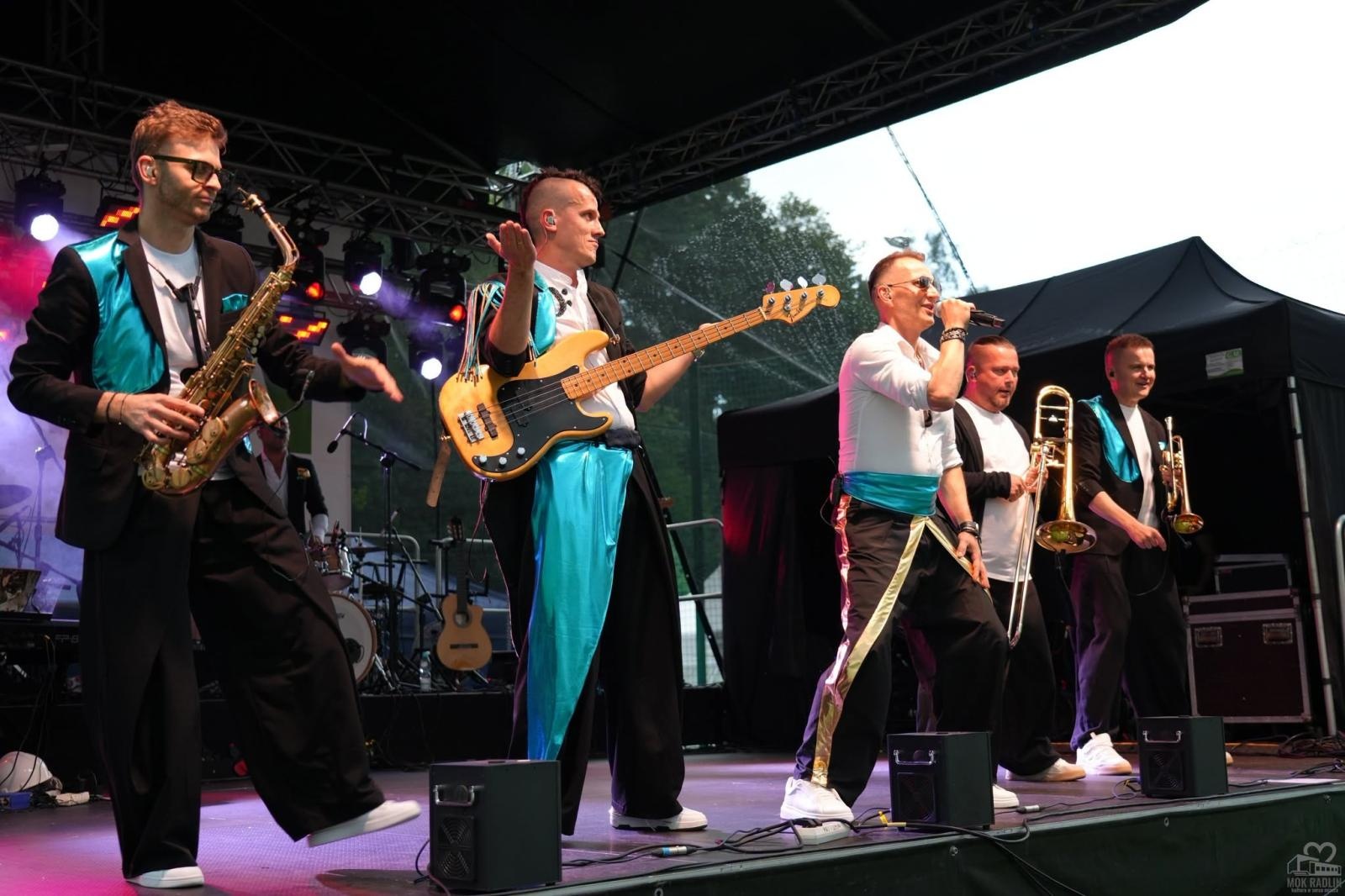 Zdjęcie w galerii na portalu naszwodzislaw.com: Folk, muzyka i emocje mimo deszczu. Za nami II Festiwal FOLK IN RADLIN wiadomości z regionu