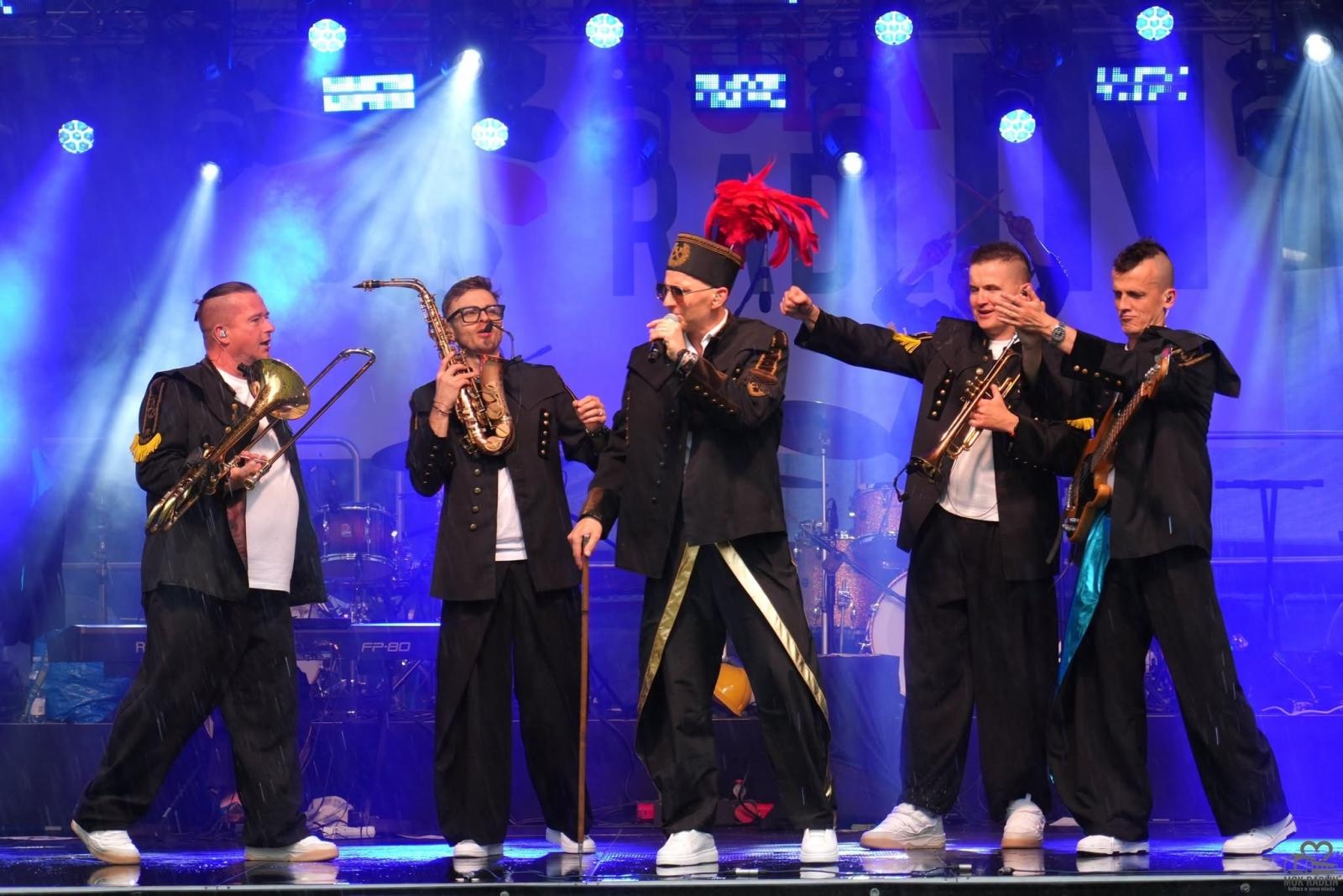 Zdjęcie w galerii na portalu naszwodzislaw.com: Folk, muzyka i emocje mimo deszczu. Za nami II Festiwal FOLK IN RADLIN wiadomości z regionu
