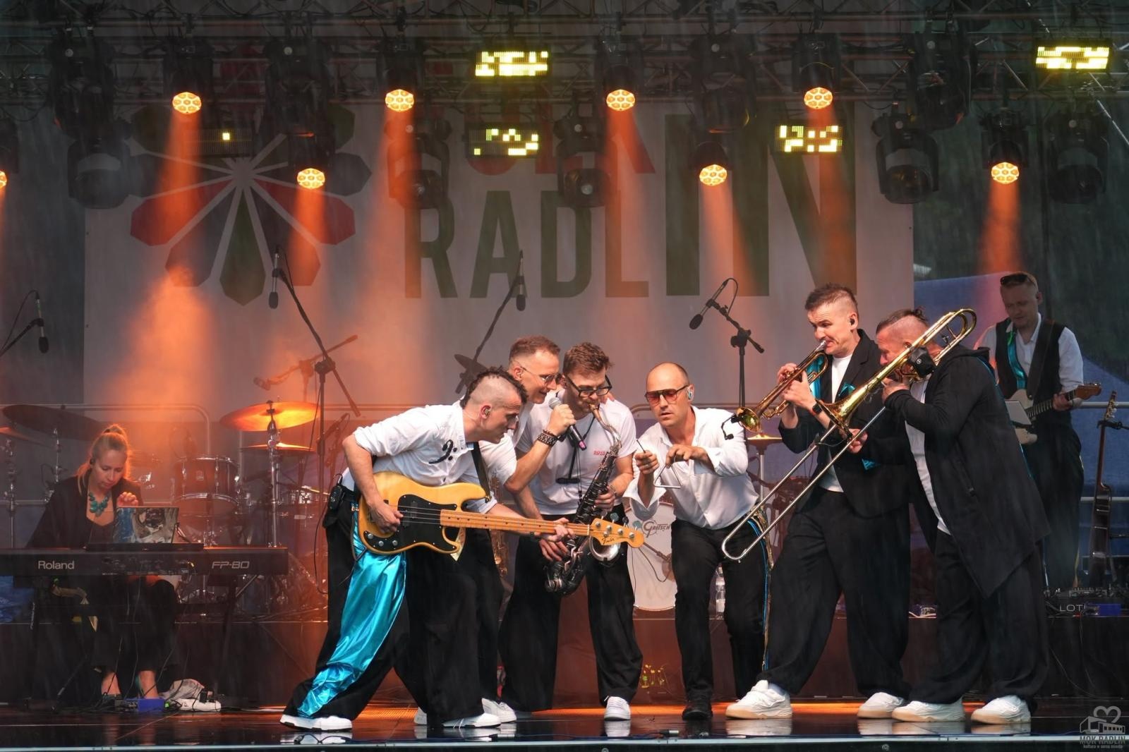 Zdjęcie w galerii na portalu naszwodzislaw.com: Folk, muzyka i emocje mimo deszczu. Za nami II Festiwal FOLK IN RADLIN wiadomości z regionu