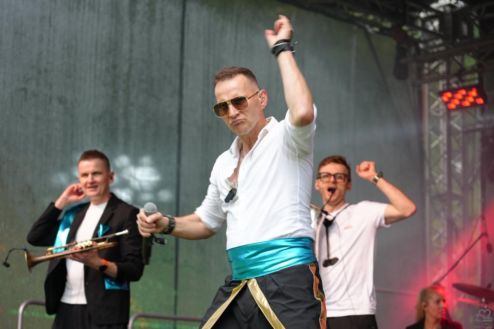 Zdjęcie w galerii na portalu naszwodzislaw.com: Folk, muzyka i emocje mimo deszczu. Za nami II Festiwal FOLK IN RADLIN wiadomości z regionu