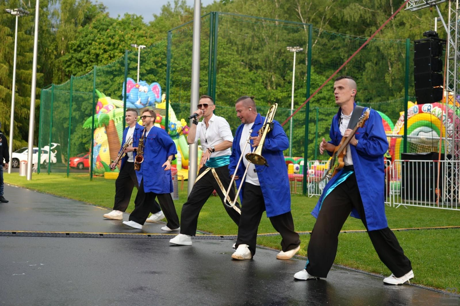 Zdjęcie w galerii na portalu naszwodzislaw.com: Folk, muzyka i emocje mimo deszczu. Za nami II Festiwal FOLK IN RADLIN wiadomości z regionu