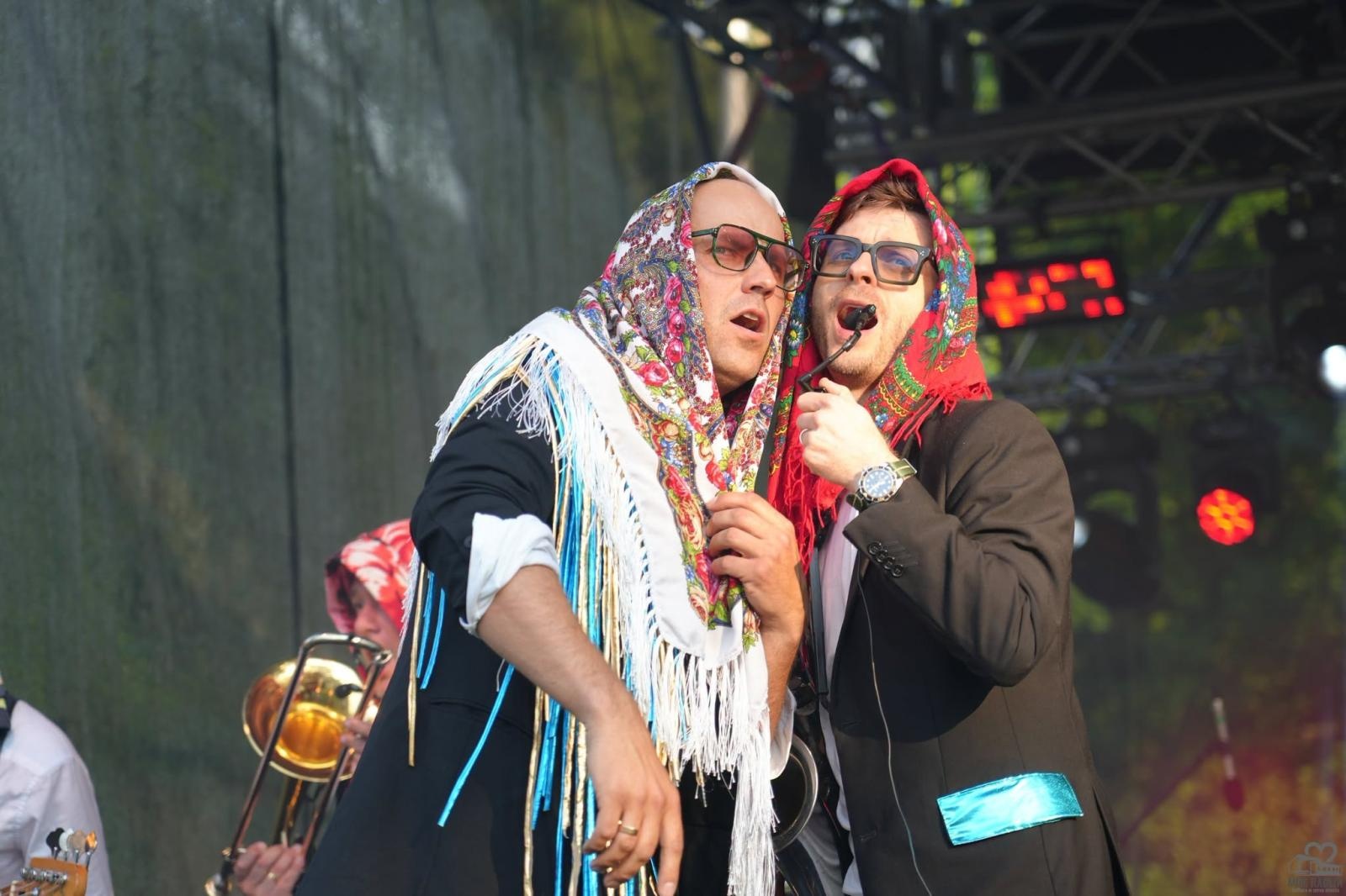 Zdjęcie w galerii na portalu naszwodzislaw.com: Folk, muzyka i emocje mimo deszczu. Za nami II Festiwal FOLK IN RADLIN wiadomości z regionu