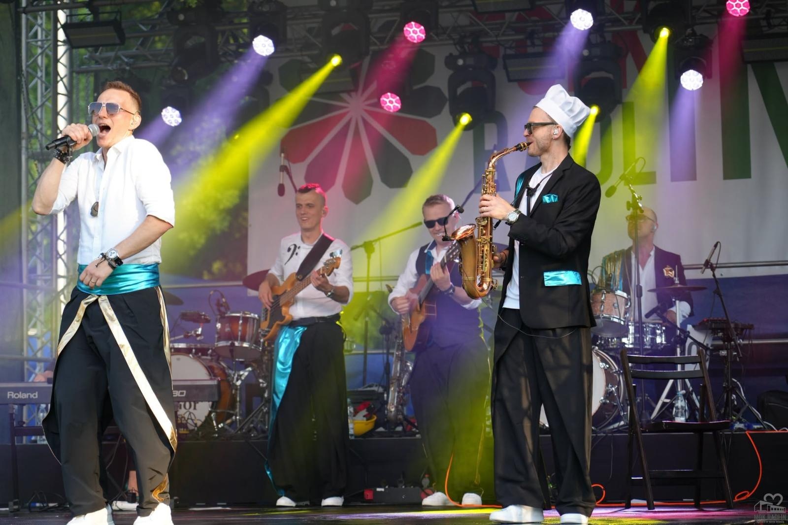 Zdjęcie w galerii na portalu naszwodzislaw.com: Folk, muzyka i emocje mimo deszczu. Za nami II Festiwal FOLK IN RADLIN wiadomości z regionu