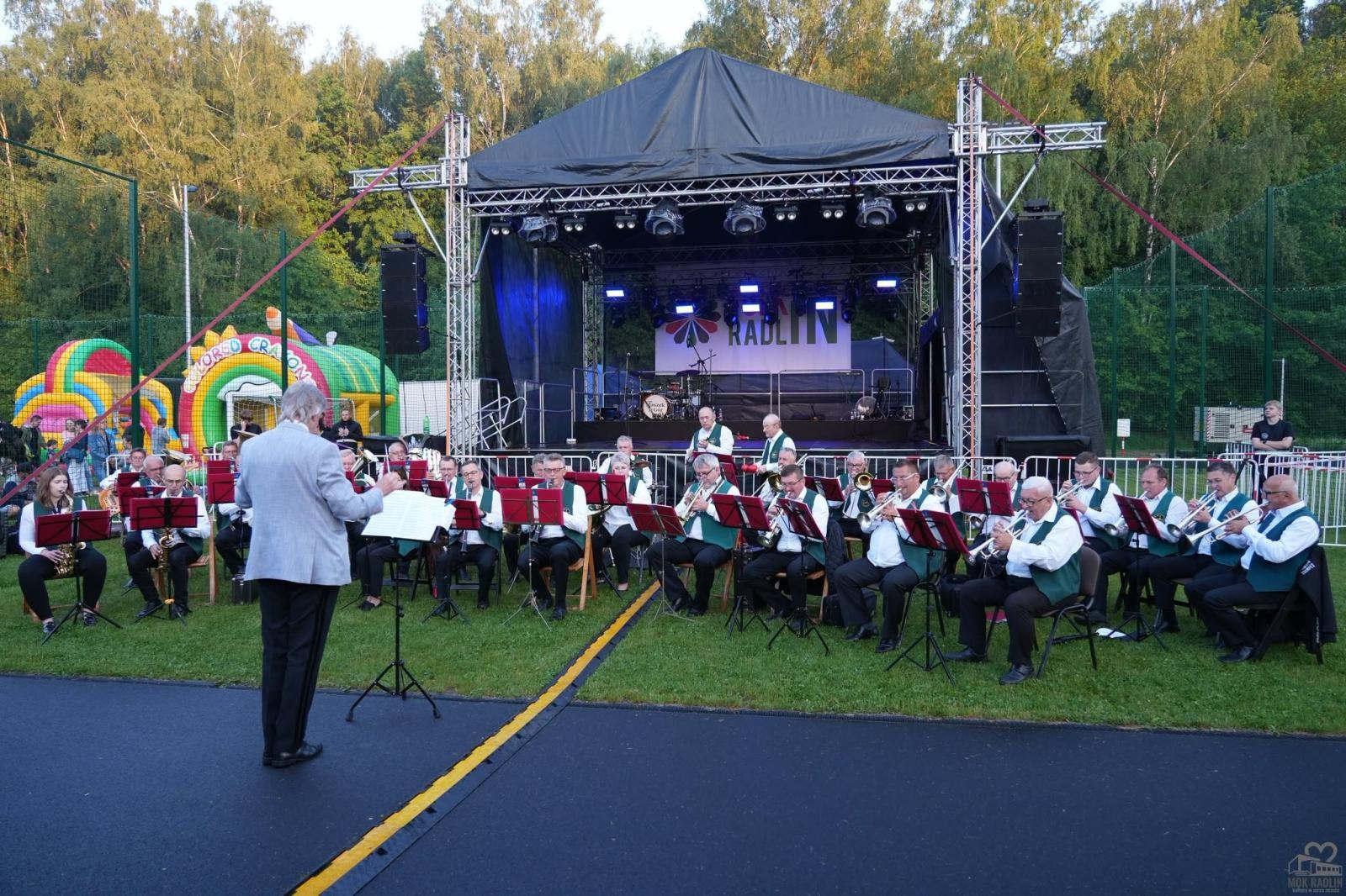 Zdjęcie w galerii na portalu naszwodzislaw.com: Folk, muzyka i emocje mimo deszczu. Za nami II Festiwal FOLK IN RADLIN wiadomości z regionu