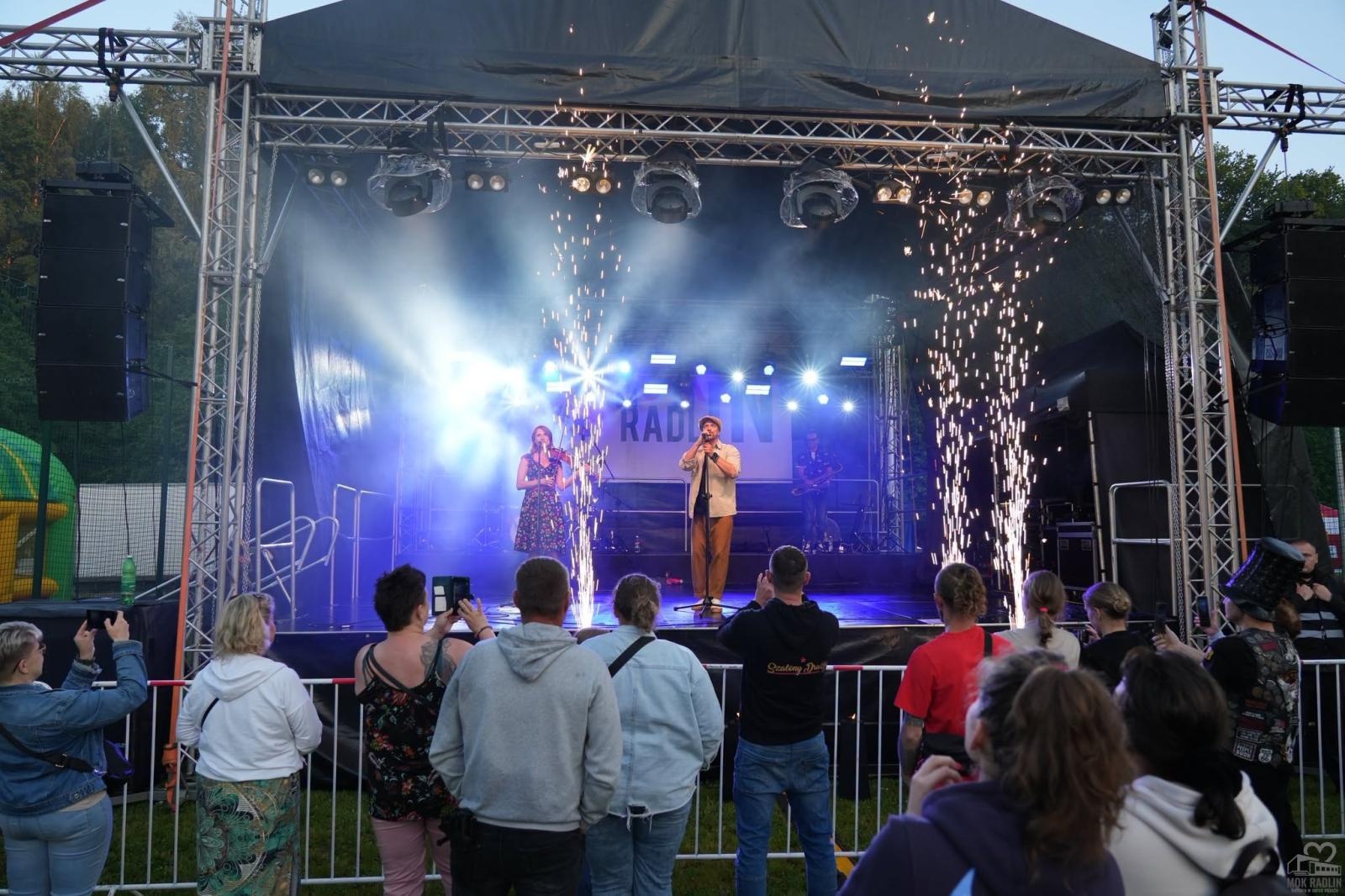 Zdjęcie w galerii na portalu naszwodzislaw.com: Folk, muzyka i emocje mimo deszczu. Za nami II Festiwal FOLK IN RADLIN wiadomości z regionu