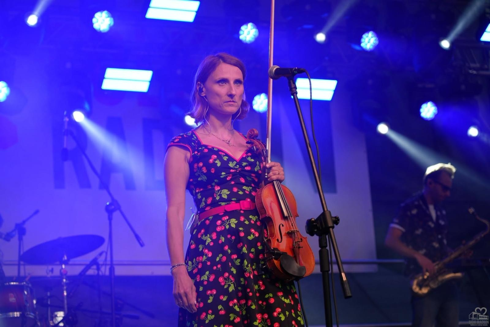 Zdjęcie w galerii na portalu naszwodzislaw.com: Folk, muzyka i emocje mimo deszczu. Za nami II Festiwal FOLK IN RADLIN wiadomości z regionu