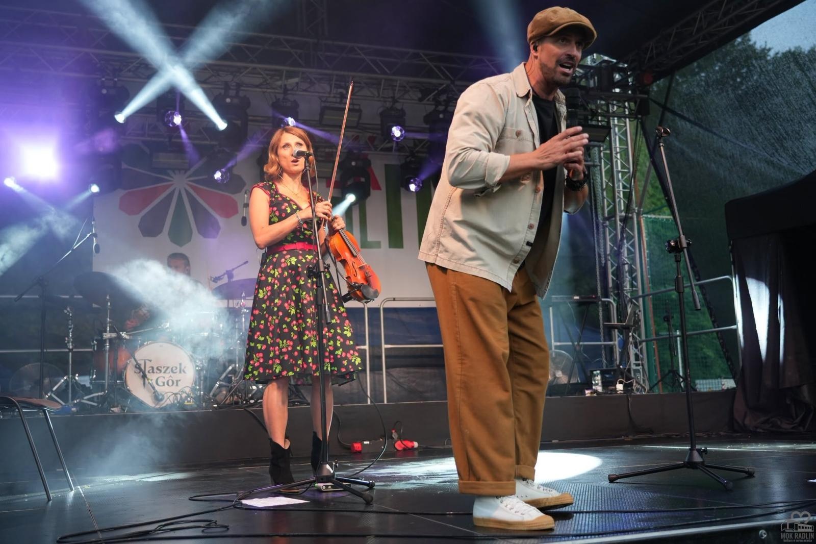Zdjęcie w galerii na portalu naszwodzislaw.com: Folk, muzyka i emocje mimo deszczu. Za nami II Festiwal FOLK IN RADLIN wiadomości z regionu