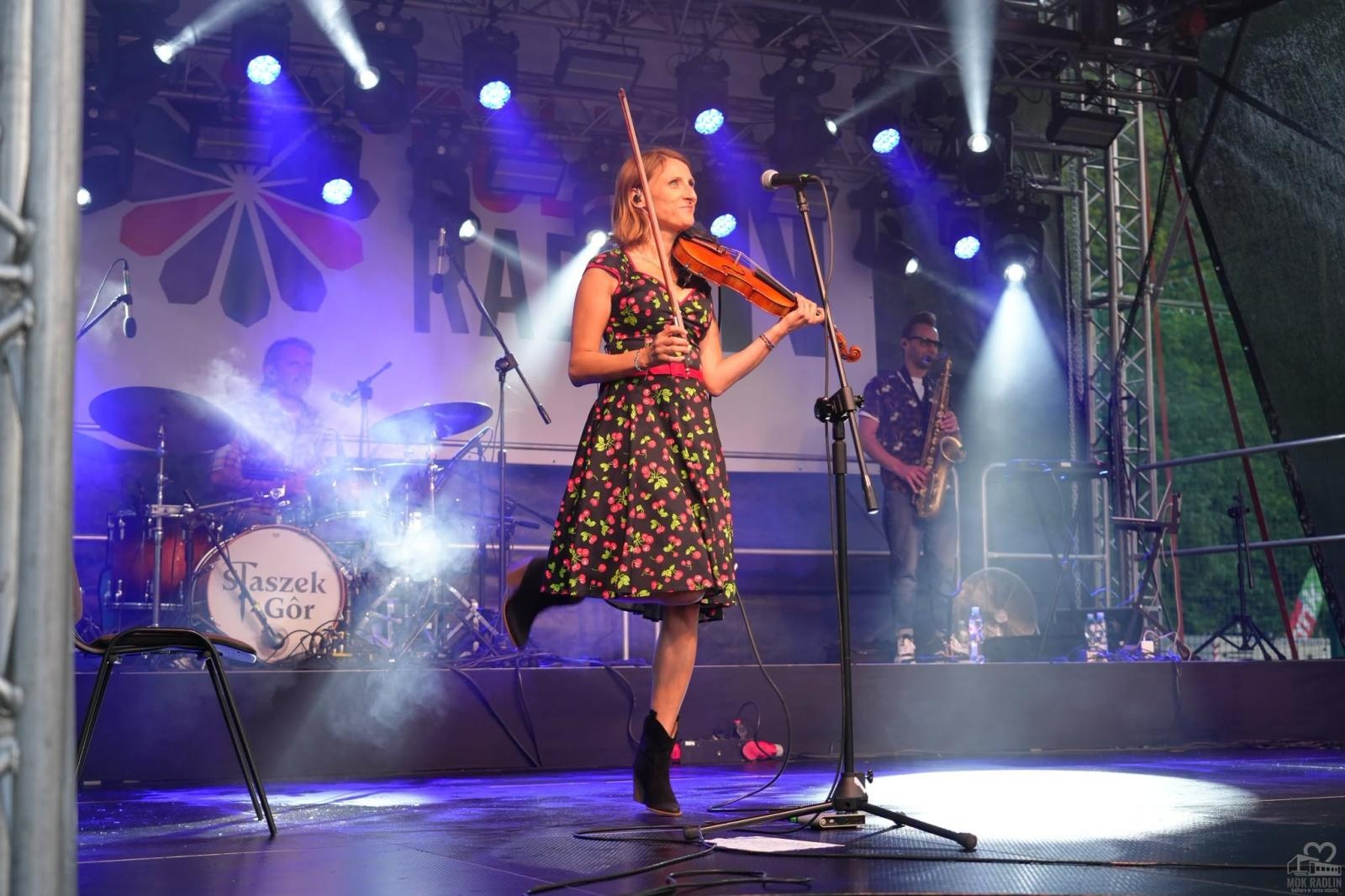 Zdjęcie w galerii na portalu naszwodzislaw.com: Folk, muzyka i emocje mimo deszczu. Za nami II Festiwal FOLK IN RADLIN wiadomości z regionu