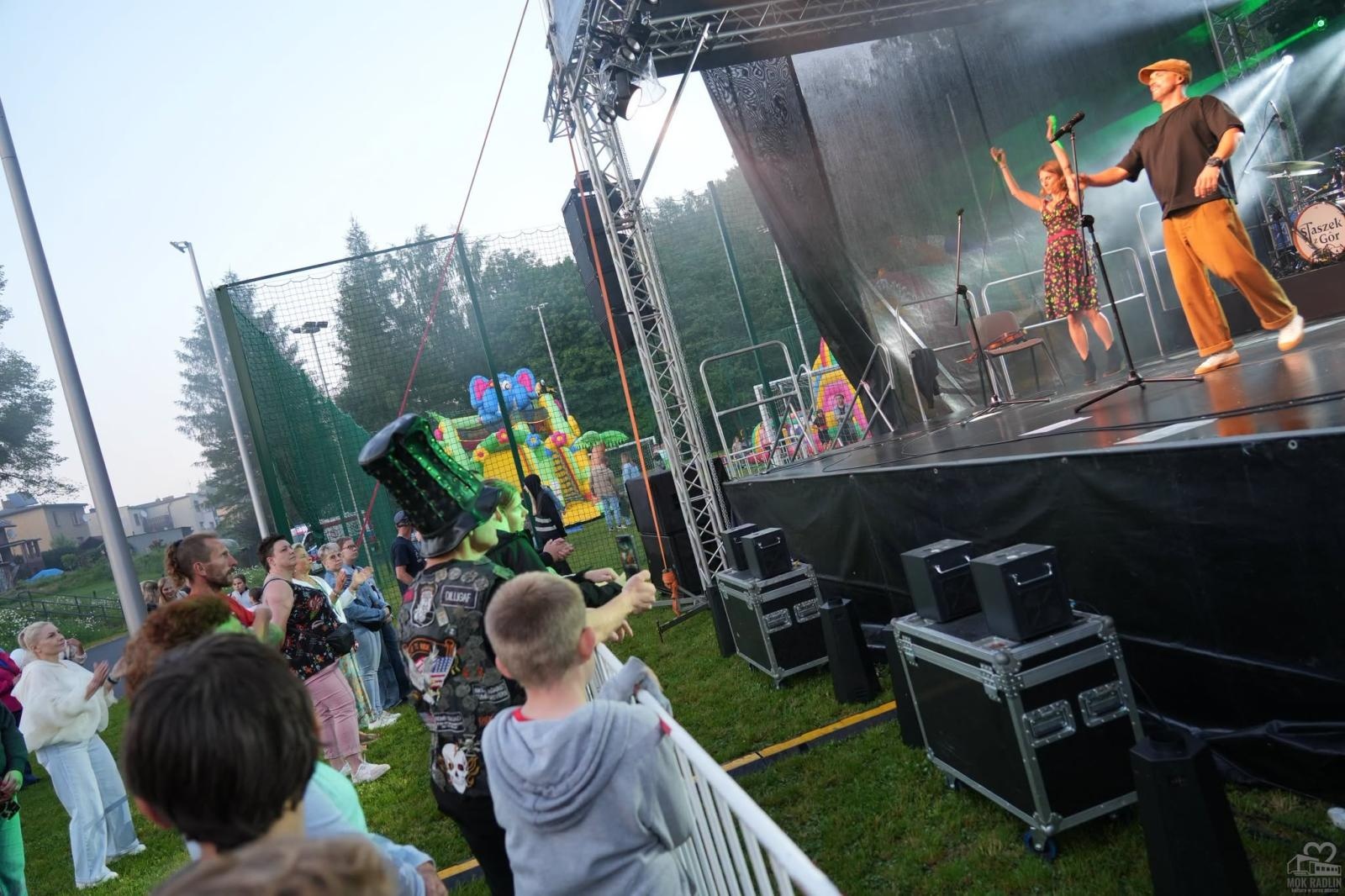 Zdjęcie w galerii na portalu naszwodzislaw.com: Folk, muzyka i emocje mimo deszczu. Za nami II Festiwal FOLK IN RADLIN wiadomości z regionu