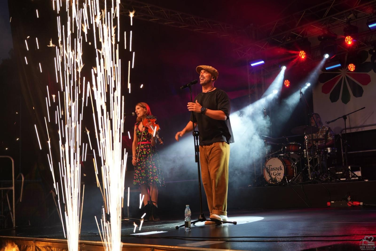 Zdjęcie w galerii na portalu naszwodzislaw.com: Folk, muzyka i emocje mimo deszczu. Za nami II Festiwal FOLK IN RADLIN wiadomości z regionu