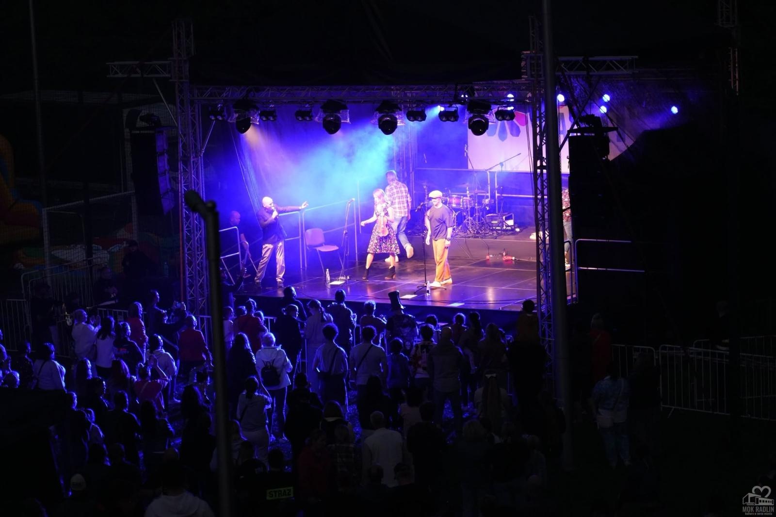 Zdjęcie w galerii na portalu naszwodzislaw.com: Folk, muzyka i emocje mimo deszczu. Za nami II Festiwal FOLK IN RADLIN wiadomości z regionu