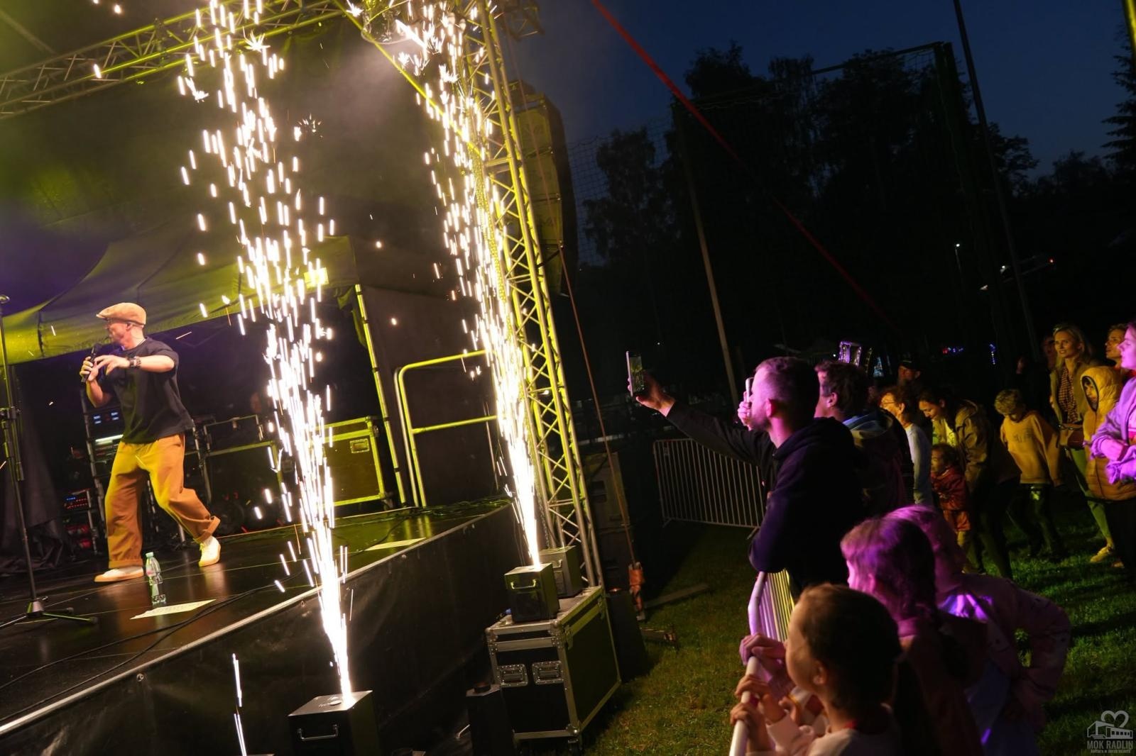 Zdjęcie w galerii na portalu naszwodzislaw.com: Folk, muzyka i emocje mimo deszczu. Za nami II Festiwal FOLK IN RADLIN wiadomości z regionu