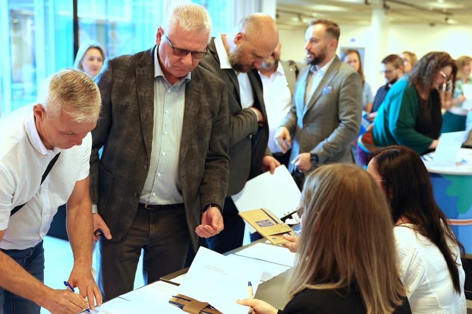 Zdjęcie w galerii na portalu naszwodzislaw.com: Śląskie oddycha przyszłością wiadomości z regionu