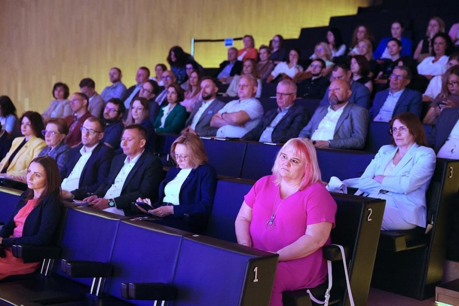 Zdjęcie w galerii na portalu naszwodzislaw.com: Śląskie oddycha przyszłością wiadomości z regionu