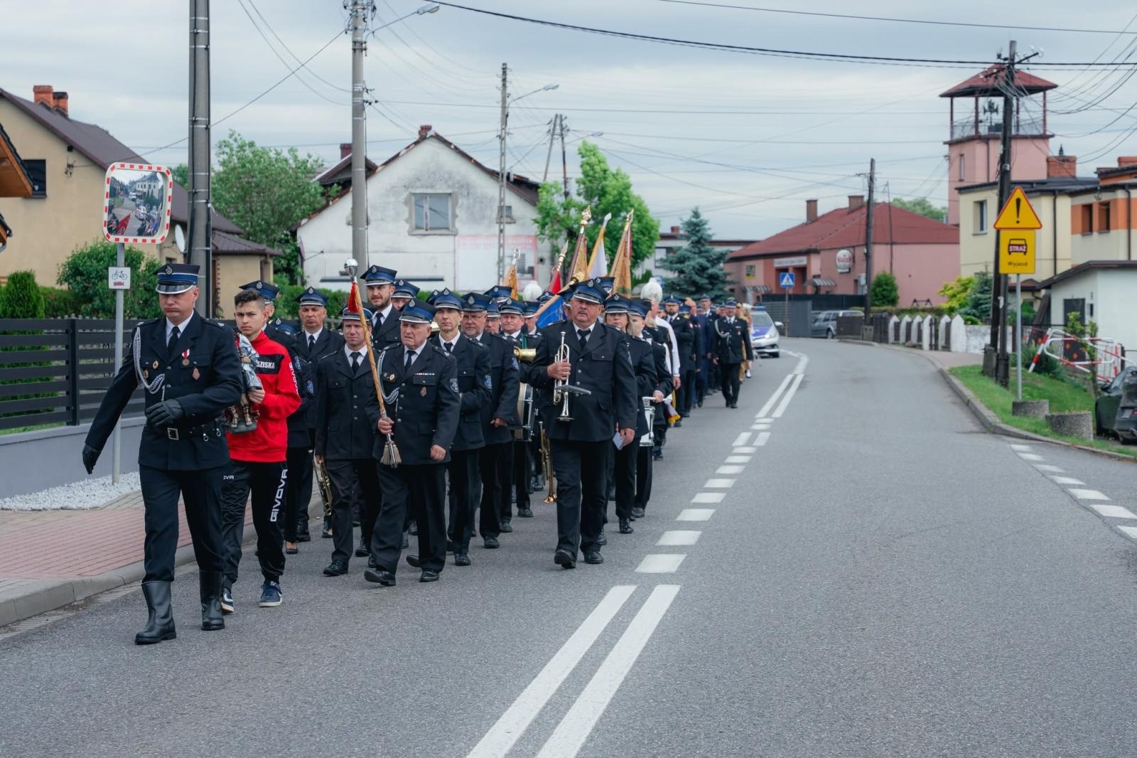Zdjęcie w galerii na portalu naszwodzislaw.com: Święto strażaków z Łazisk. 115-lecie OSP i otwarcie nowoczesnej infrastruktury [FOTO] wiadomości z regionu