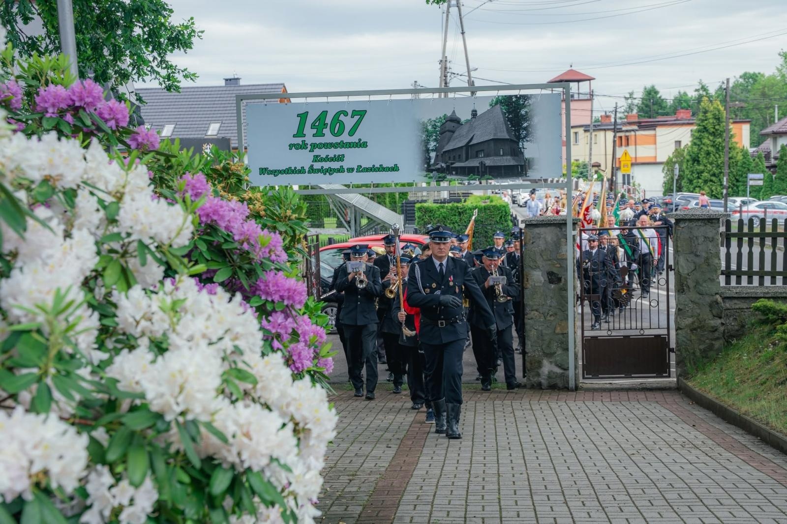 Zdjęcie w galerii na portalu naszwodzislaw.com: Święto strażaków z Łazisk. 115-lecie OSP i otwarcie nowoczesnej infrastruktury [FOTO] wiadomości z regionu