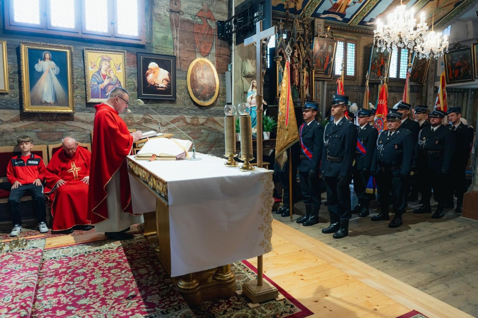 Zdjęcie w galerii na portalu naszwodzislaw.com: Święto strażaków z Łazisk. 115-lecie OSP i otwarcie nowoczesnej infrastruktury [FOTO] wiadomości z regionu