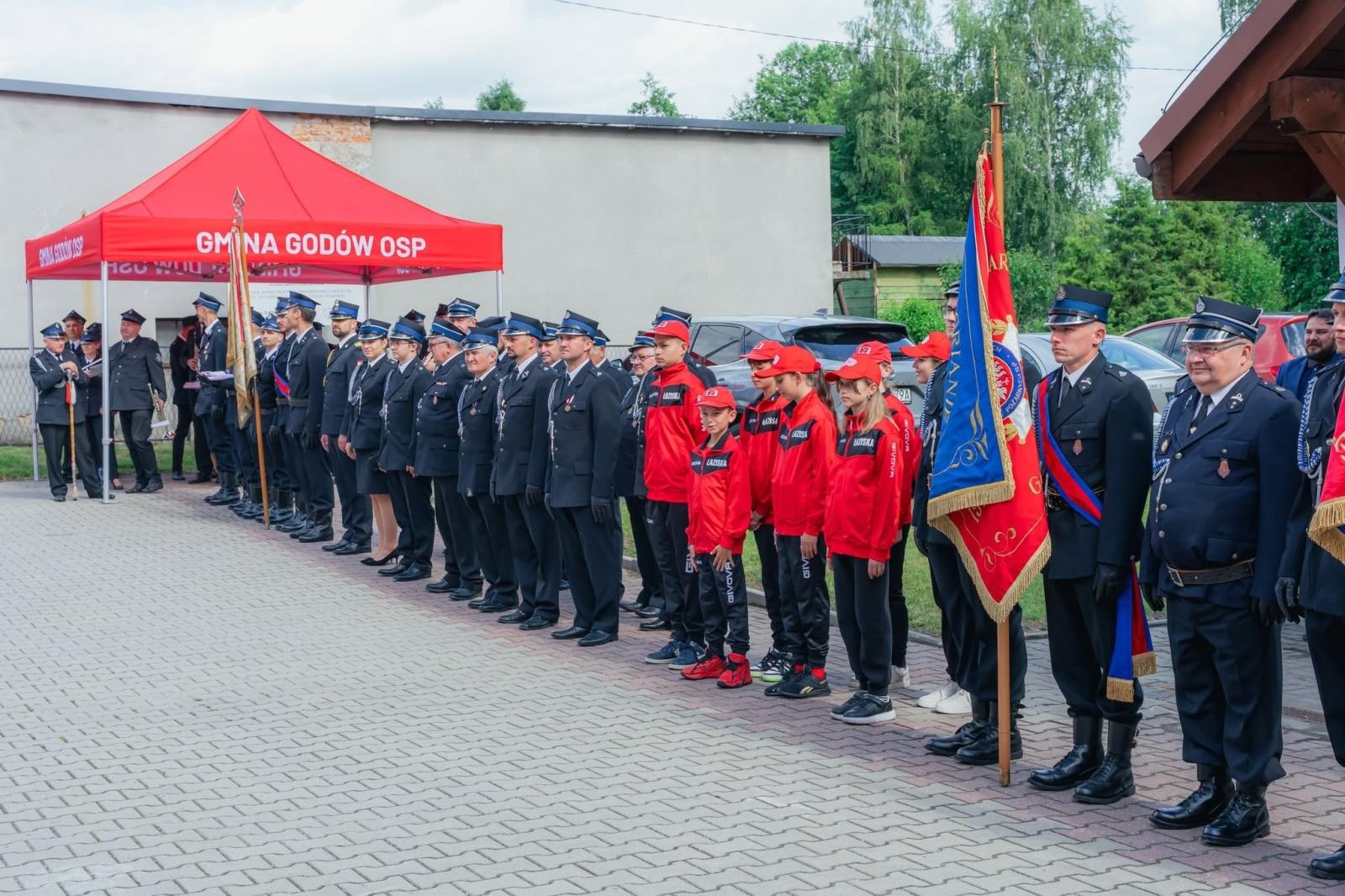 Zdjęcie w galerii na portalu naszwodzislaw.com: Święto strażaków z Łazisk. 115-lecie OSP i otwarcie nowoczesnej infrastruktury [FOTO] wiadomości z regionu