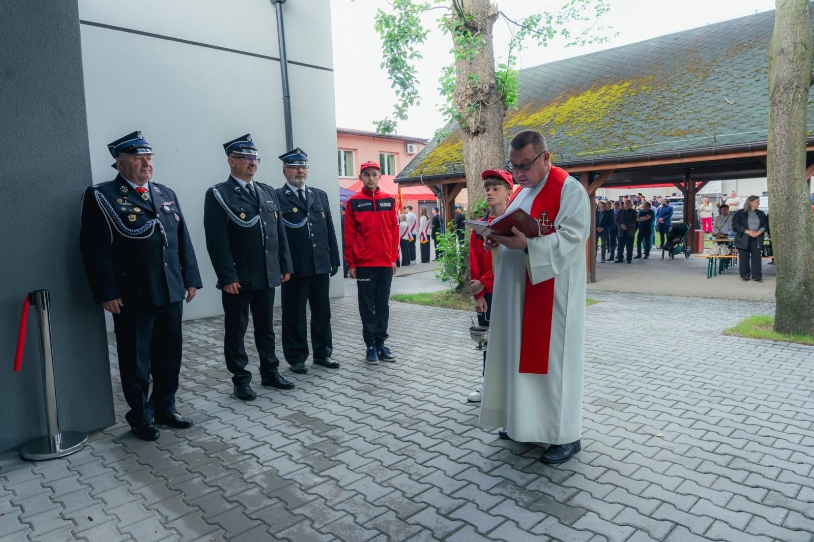 Zdjęcie w galerii na portalu naszwodzislaw.com: Święto strażaków z Łazisk. 115-lecie OSP i otwarcie nowoczesnej infrastruktury [FOTO] wiadomości z regionu