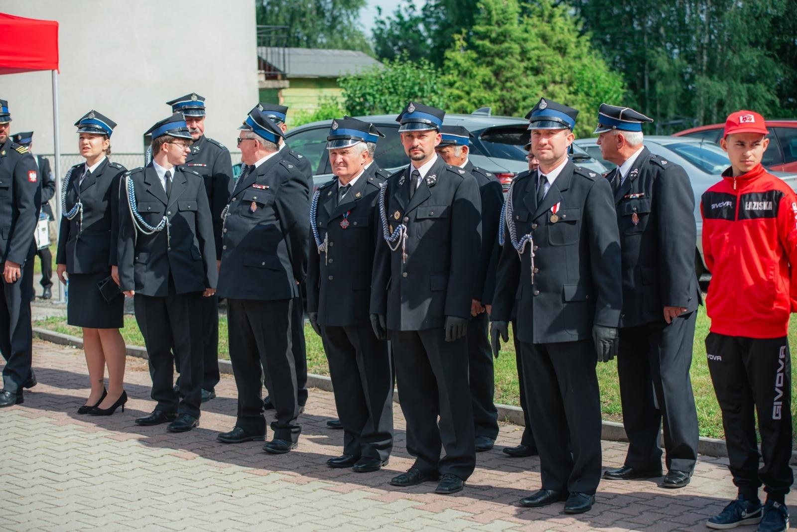 Zdjęcie w galerii na portalu naszwodzislaw.com: Święto strażaków z Łazisk. 115-lecie OSP i otwarcie nowoczesnej infrastruktury [FOTO] wiadomości z regionu