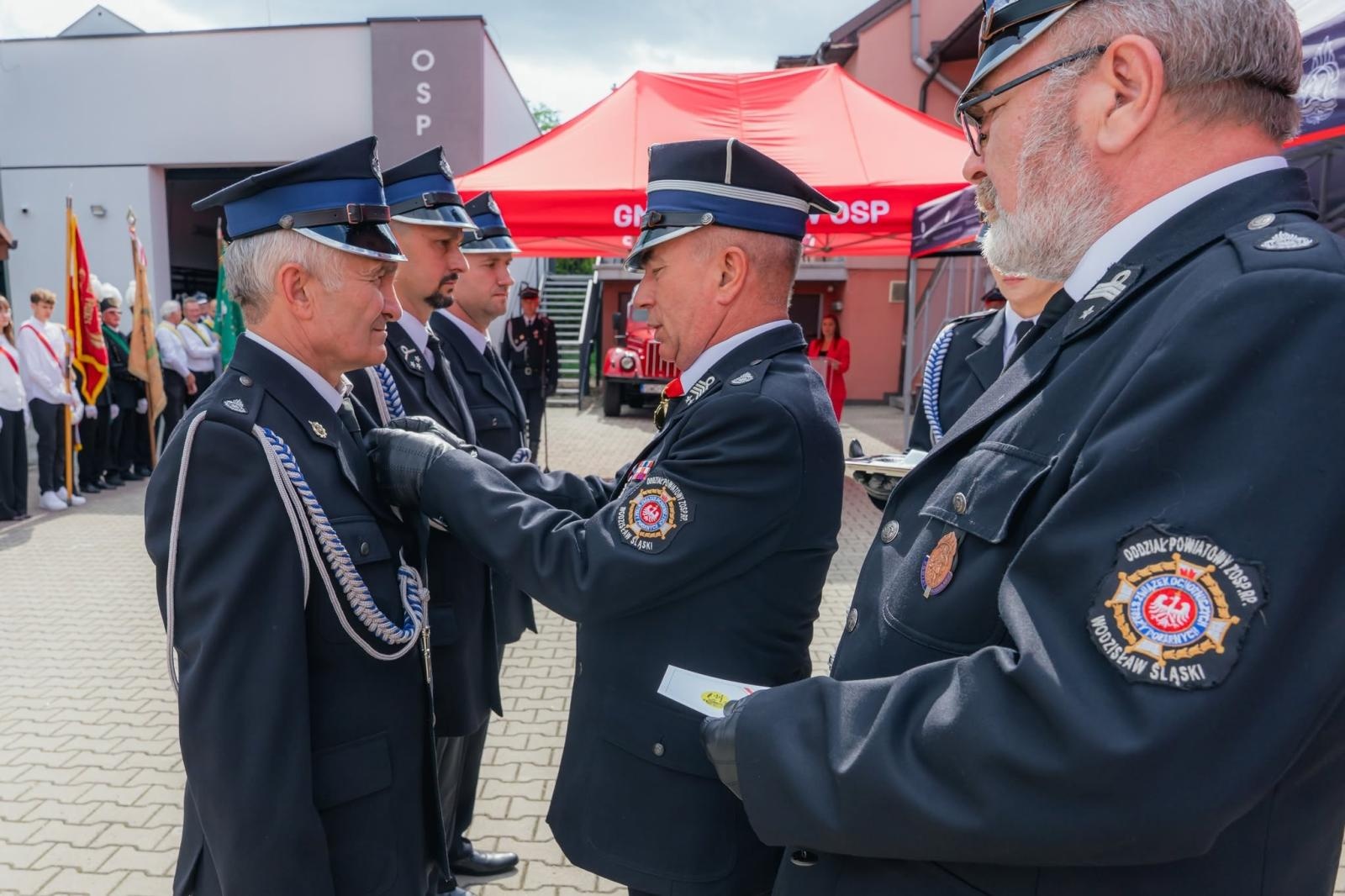 Zdjęcie w galerii na portalu naszwodzislaw.com: Święto strażaków z Łazisk. 115-lecie OSP i otwarcie nowoczesnej infrastruktury [FOTO] wiadomości z regionu