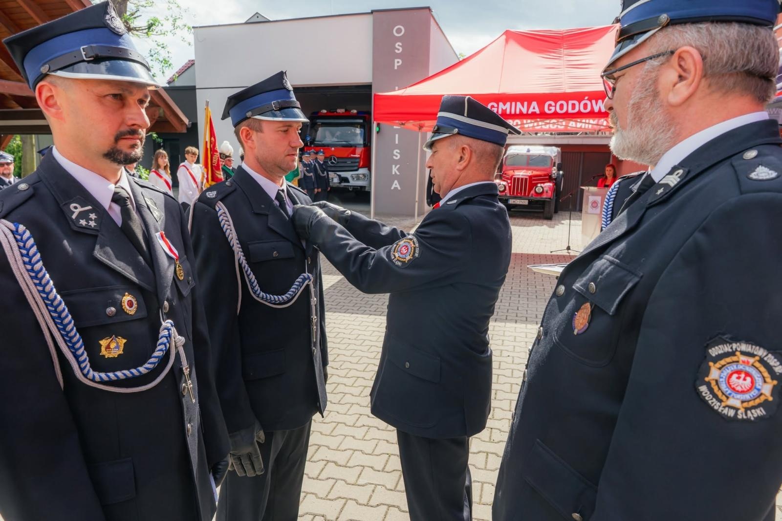 Zdjęcie w galerii na portalu naszwodzislaw.com: Święto strażaków z Łazisk. 115-lecie OSP i otwarcie nowoczesnej infrastruktury [FOTO] wiadomości z regionu