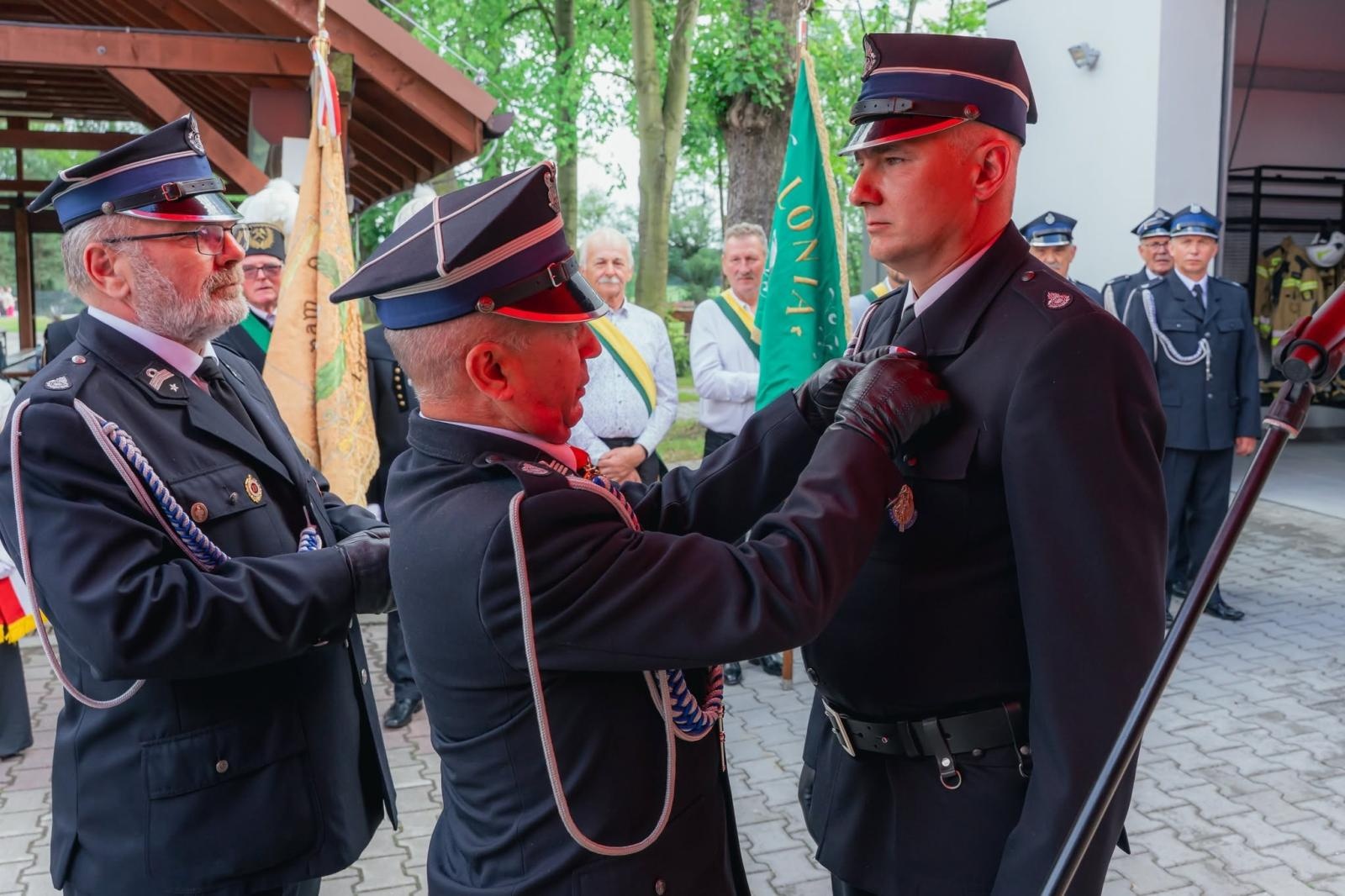 Zdjęcie w galerii na portalu naszwodzislaw.com: Święto strażaków z Łazisk. 115-lecie OSP i otwarcie nowoczesnej infrastruktury [FOTO] wiadomości z regionu
