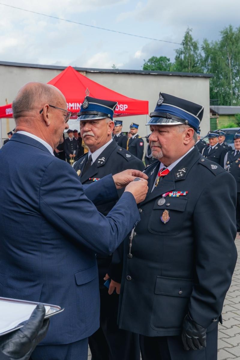 Zdjęcie w galerii na portalu naszwodzislaw.com: Święto strażaków z Łazisk. 115-lecie OSP i otwarcie nowoczesnej infrastruktury [FOTO] wiadomości z regionu