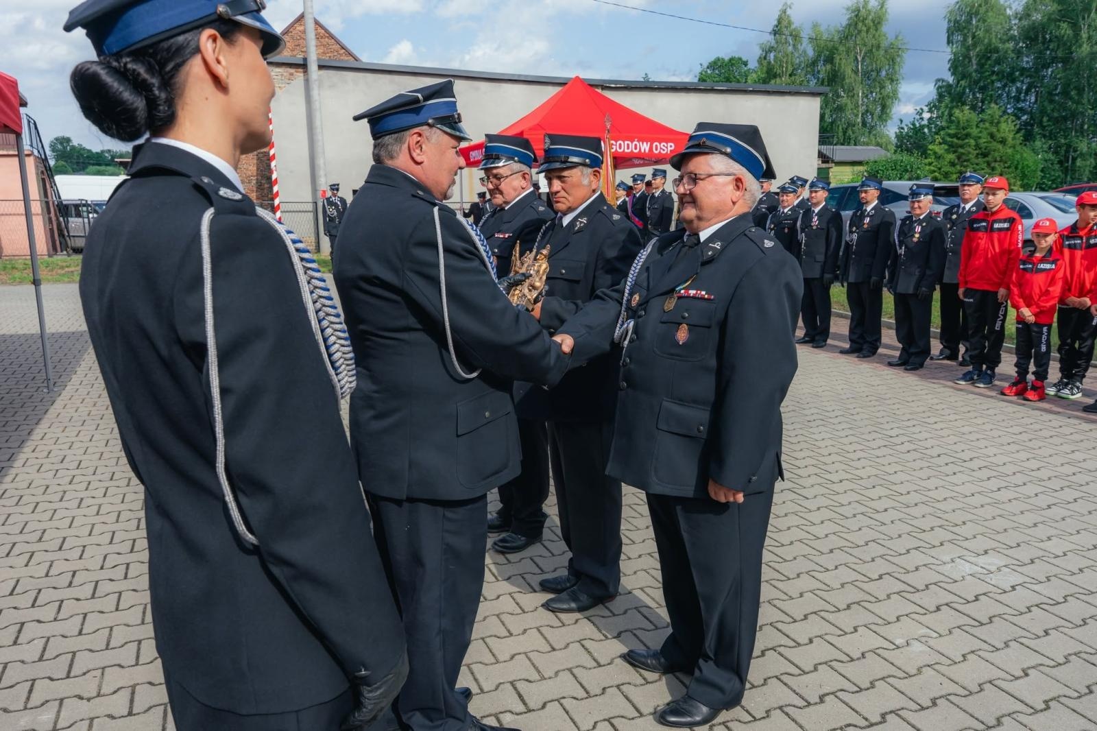 Zdjęcie w galerii na portalu naszwodzislaw.com: Święto strażaków z Łazisk. 115-lecie OSP i otwarcie nowoczesnej infrastruktury [FOTO] wiadomości z regionu