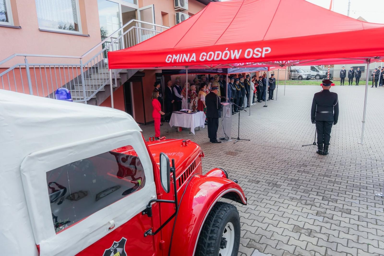 Zdjęcie w galerii na portalu naszwodzislaw.com: Święto strażaków z Łazisk. 115-lecie OSP i otwarcie nowoczesnej infrastruktury [FOTO] wiadomości z regionu