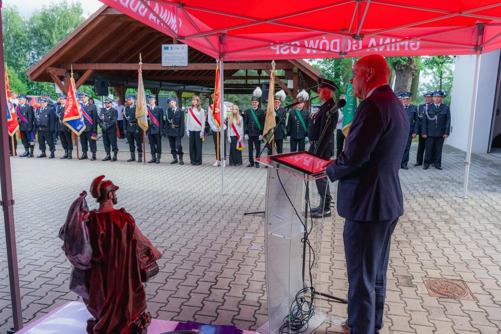 Zdjęcie w galerii na portalu naszwodzislaw.com: Święto strażaków z Łazisk. 115-lecie OSP i otwarcie nowoczesnej infrastruktury [FOTO] wiadomości z regionu