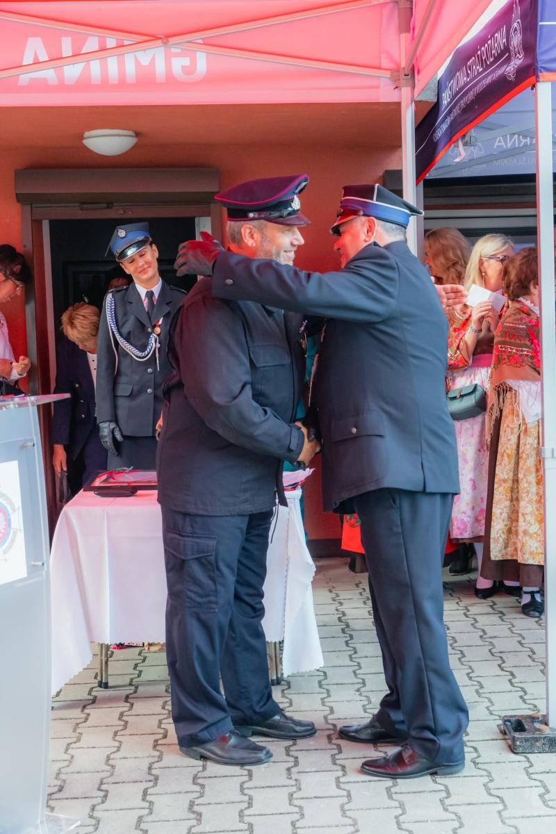 Zdjęcie w galerii na portalu naszwodzislaw.com: Święto strażaków z Łazisk. 115-lecie OSP i otwarcie nowoczesnej infrastruktury [FOTO] wiadomości z regionu