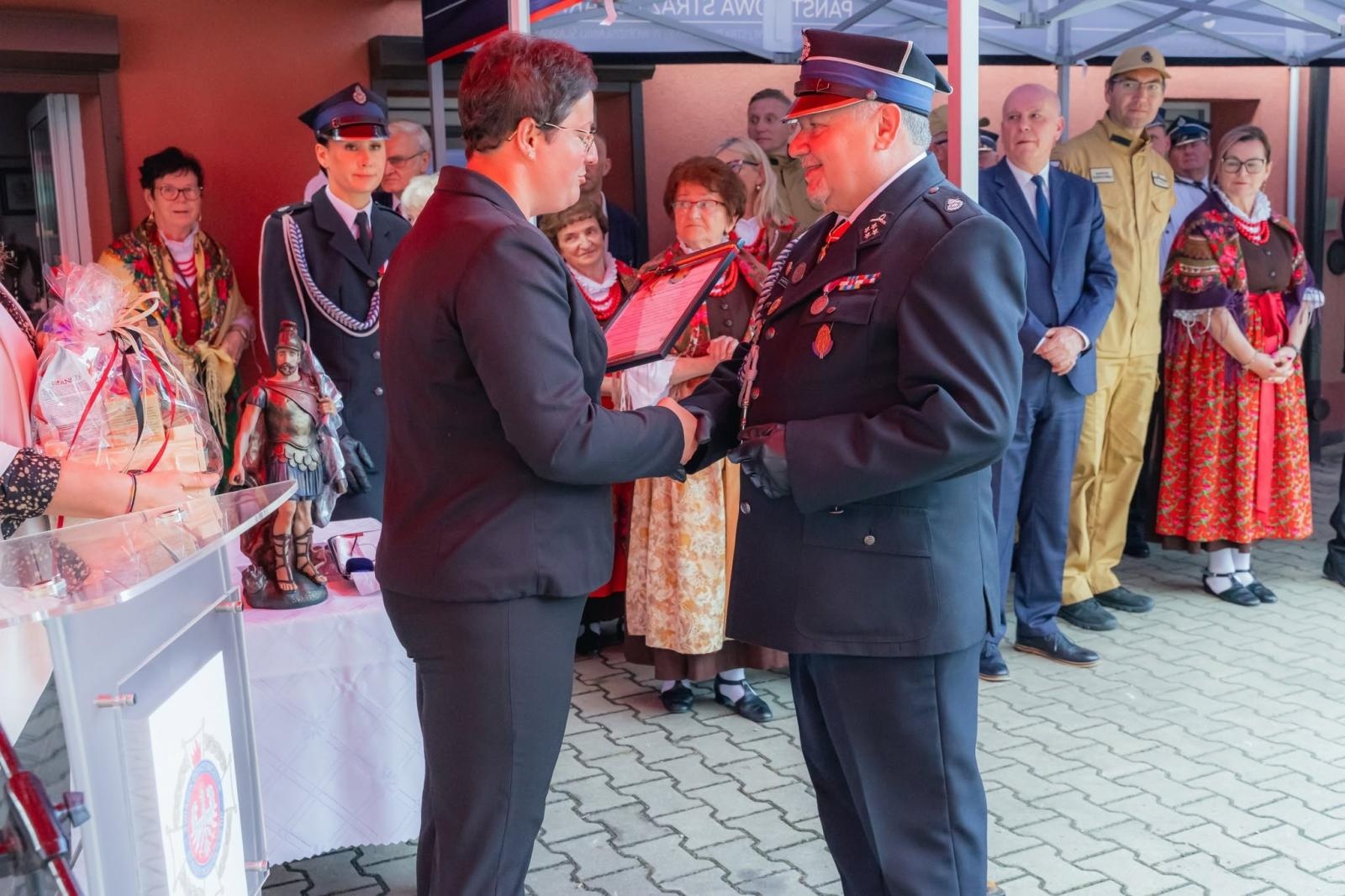Zdjęcie w galerii na portalu naszwodzislaw.com: Święto strażaków z Łazisk. 115-lecie OSP i otwarcie nowoczesnej infrastruktury [FOTO] wiadomości z regionu