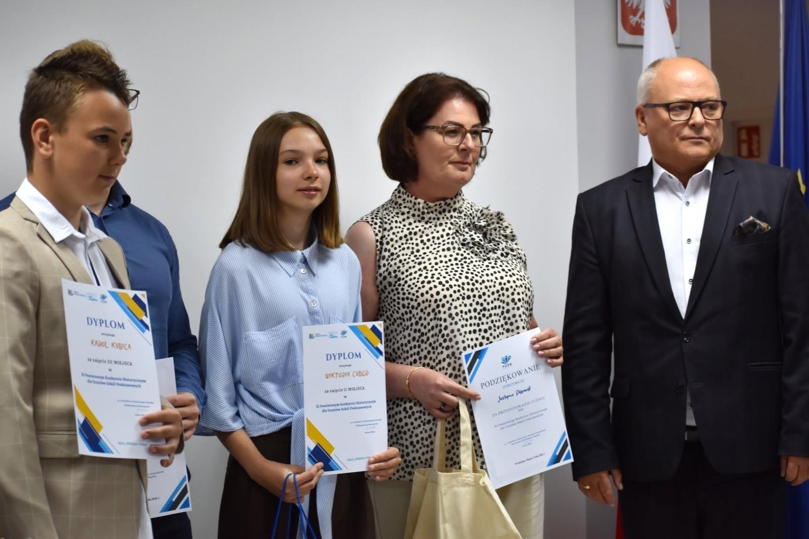 Zdjęcie w galerii na portalu naszwodzislaw.com: Najzdolniejsi uczniowie powiatu nagrodzeni. Gala Laureatów Konkursów Przedmiotowych w PODN wiadomości z regionu