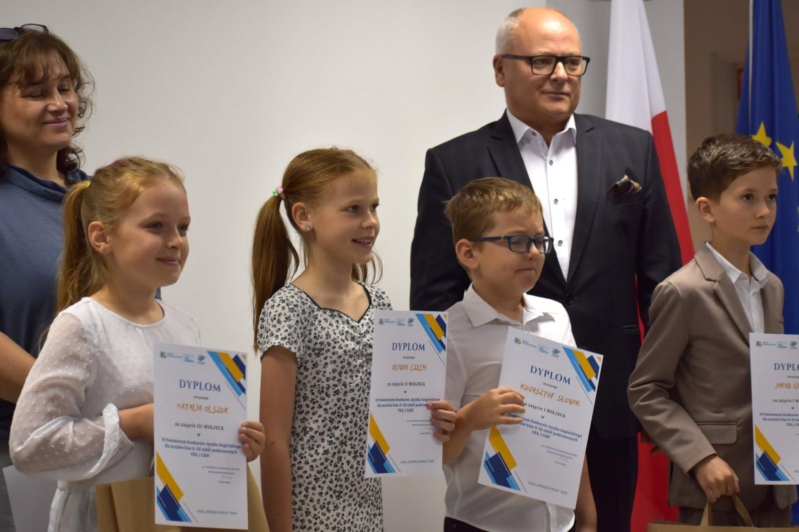 Zdjęcie w galerii na portalu naszwodzislaw.com: Najzdolniejsi uczniowie powiatu nagrodzeni. Gala Laureatów Konkursów Przedmiotowych w PODN wiadomości z regionu