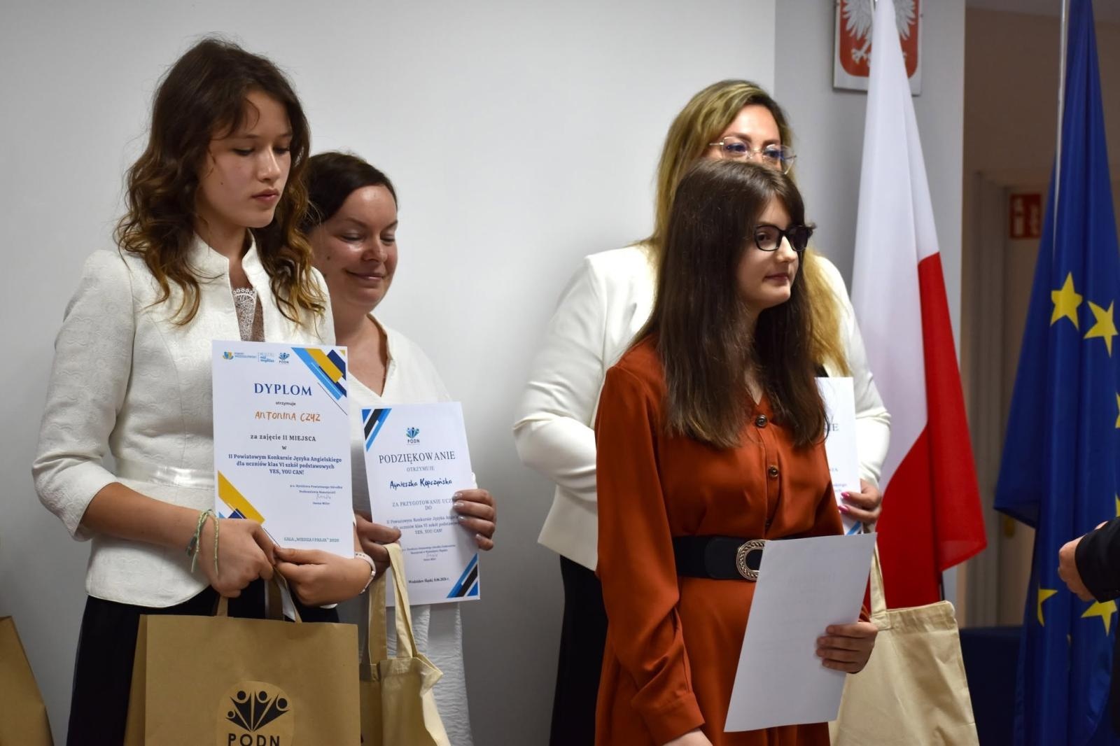 Zdjęcie w galerii na portalu naszwodzislaw.com: Najzdolniejsi uczniowie powiatu nagrodzeni. Gala Laureatów Konkursów Przedmiotowych w PODN wiadomości z regionu