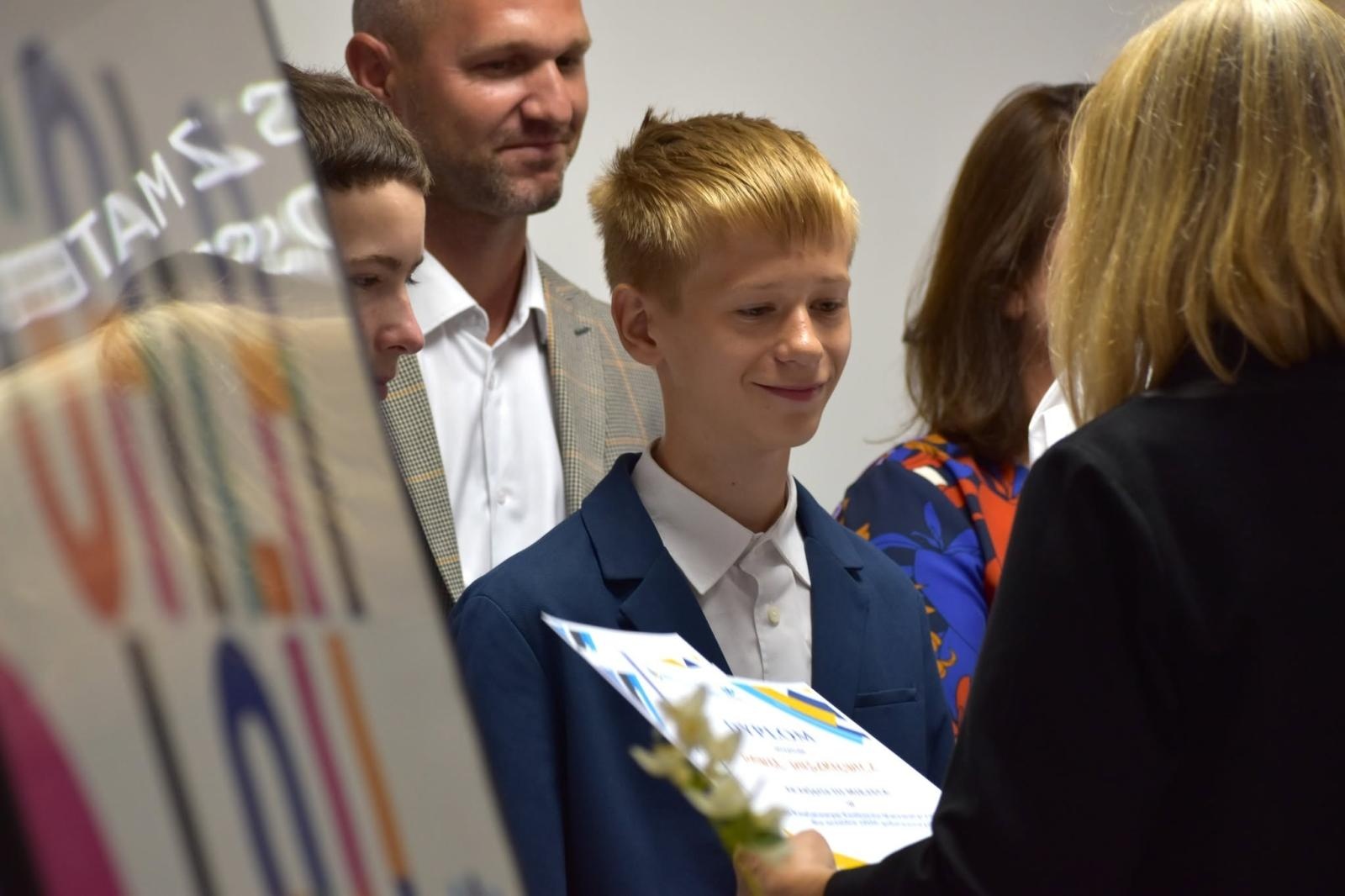 Zdjęcie w galerii na portalu naszwodzislaw.com: Najzdolniejsi uczniowie powiatu nagrodzeni. Gala Laureatów Konkursów Przedmiotowych w PODN wiadomości z regionu