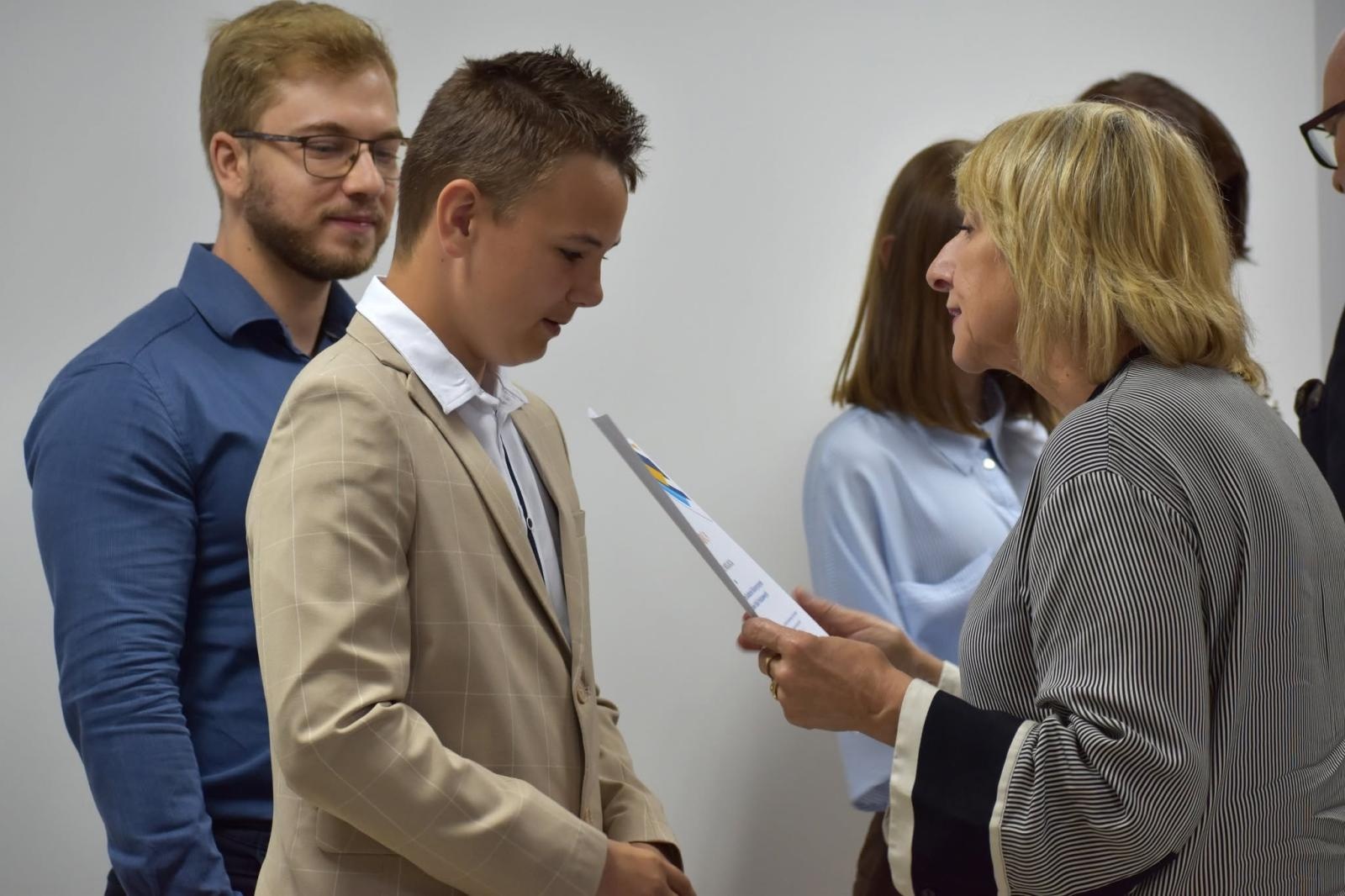 Zdjęcie w galerii na portalu naszwodzislaw.com: Najzdolniejsi uczniowie powiatu nagrodzeni. Gala Laureatów Konkursów Przedmiotowych w PODN wiadomości z regionu