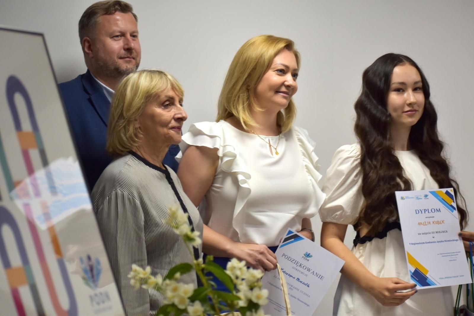 Zdjęcie w galerii na portalu naszwodzislaw.com: Najzdolniejsi uczniowie powiatu nagrodzeni. Gala Laureatów Konkursów Przedmiotowych w PODN wiadomości z regionu