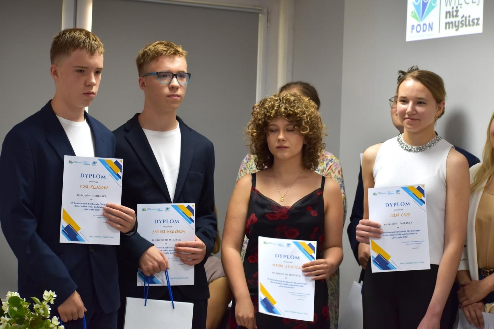Zdjęcie w galerii na portalu naszwodzislaw.com: Najzdolniejsi uczniowie powiatu nagrodzeni. Gala Laureatów Konkursów Przedmiotowych w PODN wiadomości z regionu