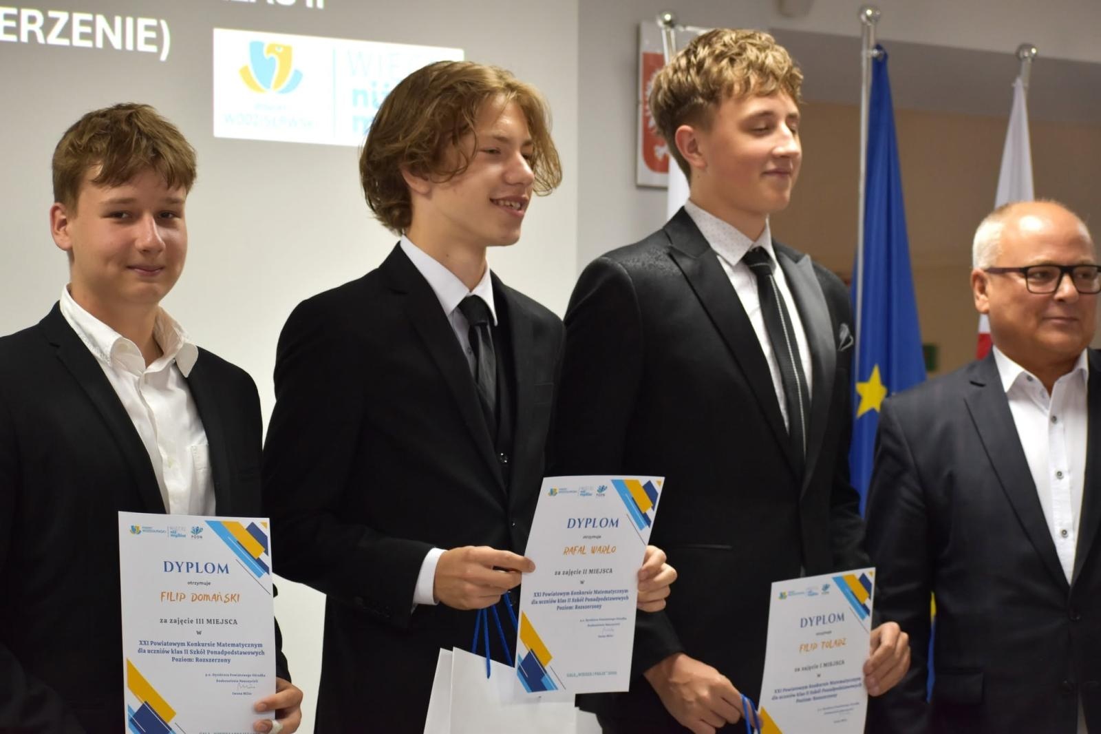 Zdjęcie w galerii na portalu naszwodzislaw.com: Najzdolniejsi uczniowie powiatu nagrodzeni. Gala Laureatów Konkursów Przedmiotowych w PODN wiadomości z regionu
