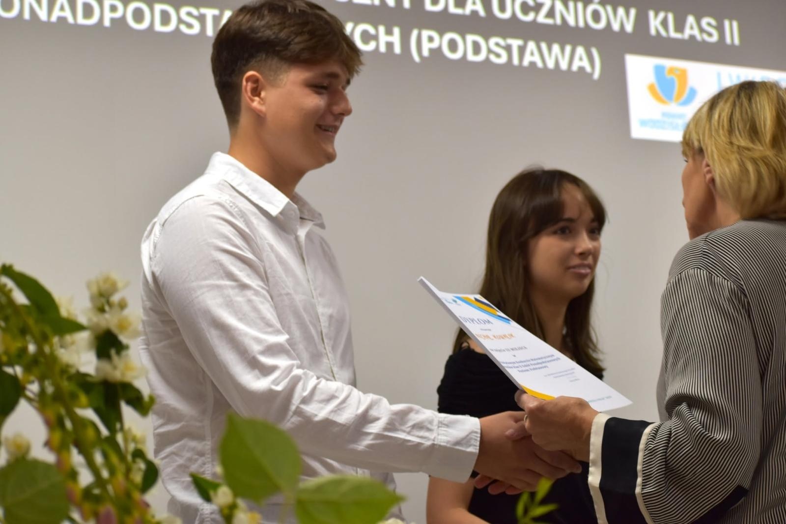 Zdjęcie w galerii na portalu naszwodzislaw.com: Najzdolniejsi uczniowie powiatu nagrodzeni. Gala Laureatów Konkursów Przedmiotowych w PODN wiadomości z regionu