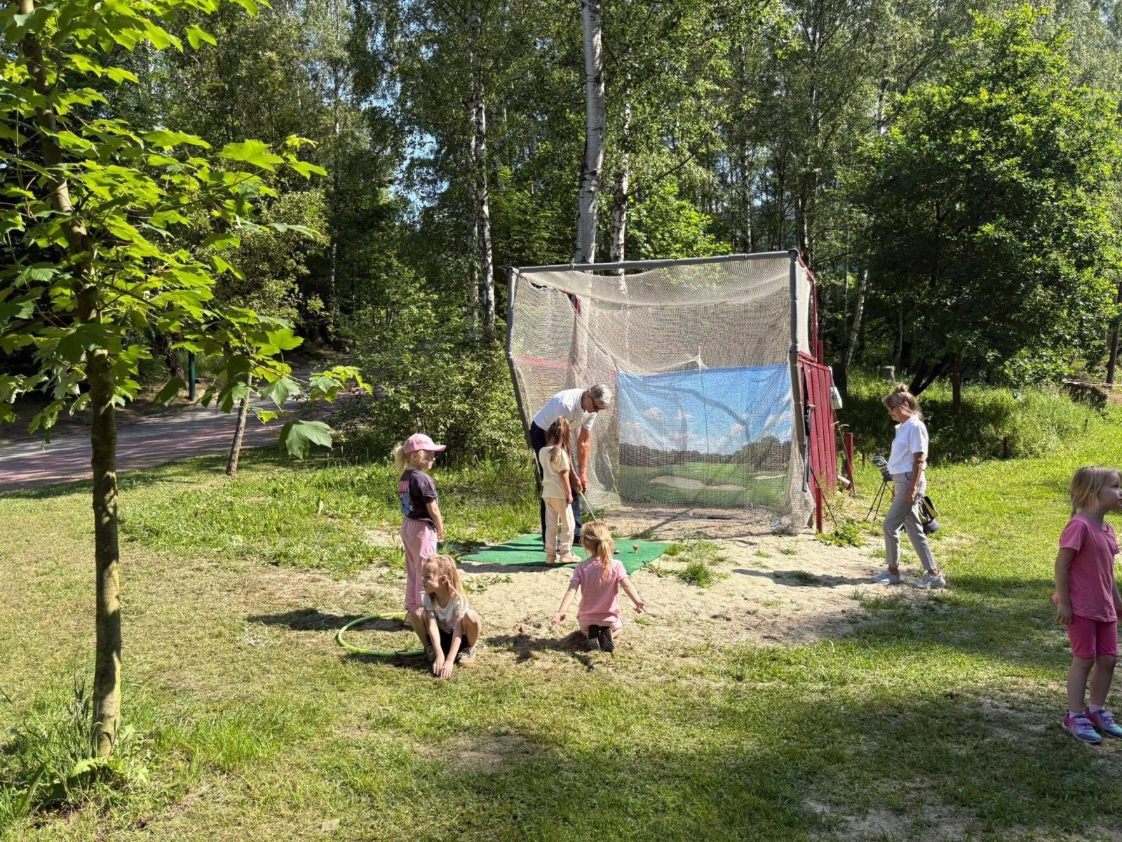 Zdjęcie w galerii na portalu naszwodzislaw.com: Sztafeta Pokoleń w Wodzisławiu. Golf łączy dzieci, dorosłych i seniorów wiadomości z regionu