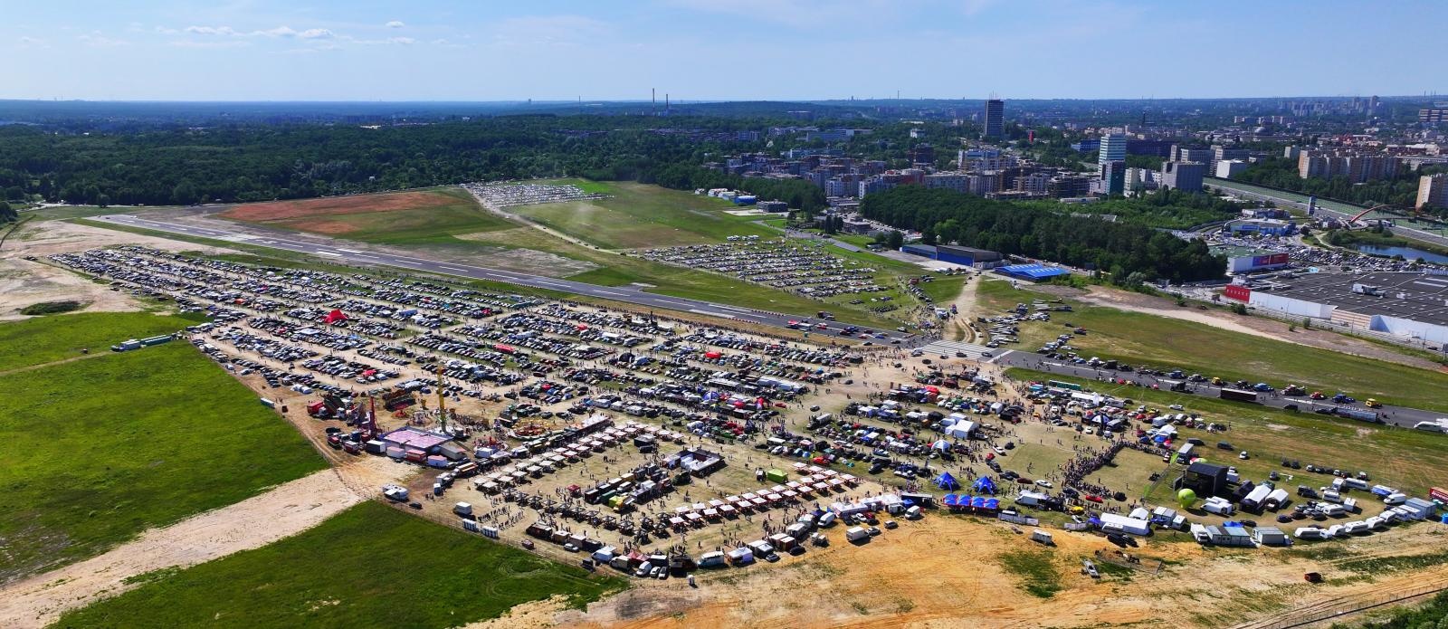 Zdjęcie w galerii na portalu naszwodzislaw.com: American Cars Mania, czyli największy festiwal amerykańskiej motoryzacji w Europie. Klasyki i mocne bestie! wiadomości z regionu