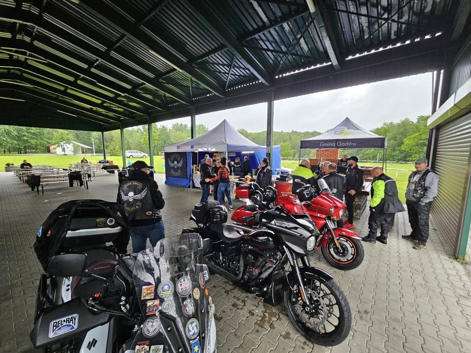Zdjęcie w galerii na portalu naszwodzislaw.com: 15 lat na dwóch kołach. Grupa Motocyklowa Sami Swoi świętowała jubileusz w Krostoszowicach wiadomości z regionu