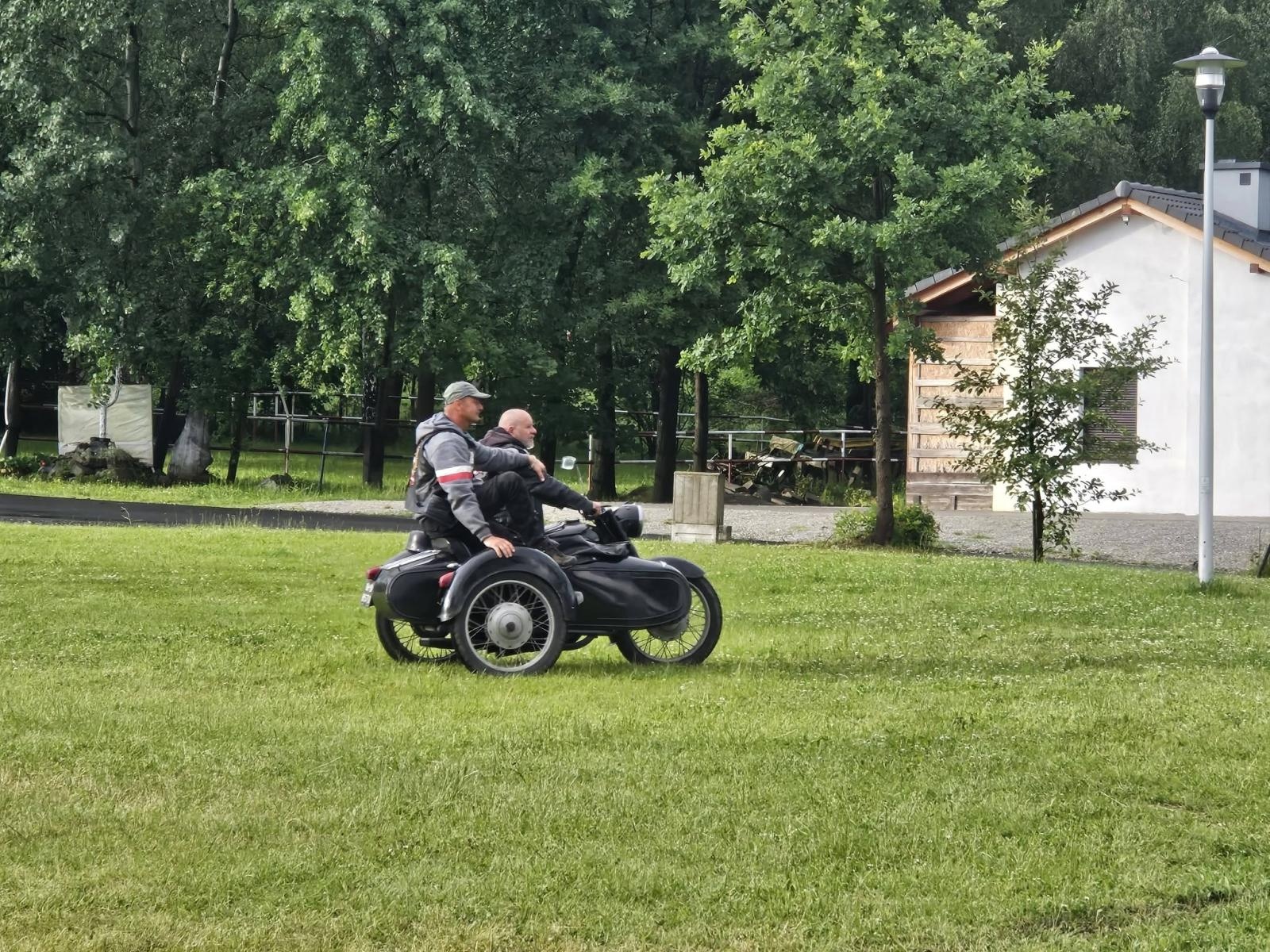 Zdjęcie w galerii na portalu naszwodzislaw.com: 15 lat na dwóch kołach. Grupa Motocyklowa Sami Swoi świętowała jubileusz w Krostoszowicach wiadomości z regionu