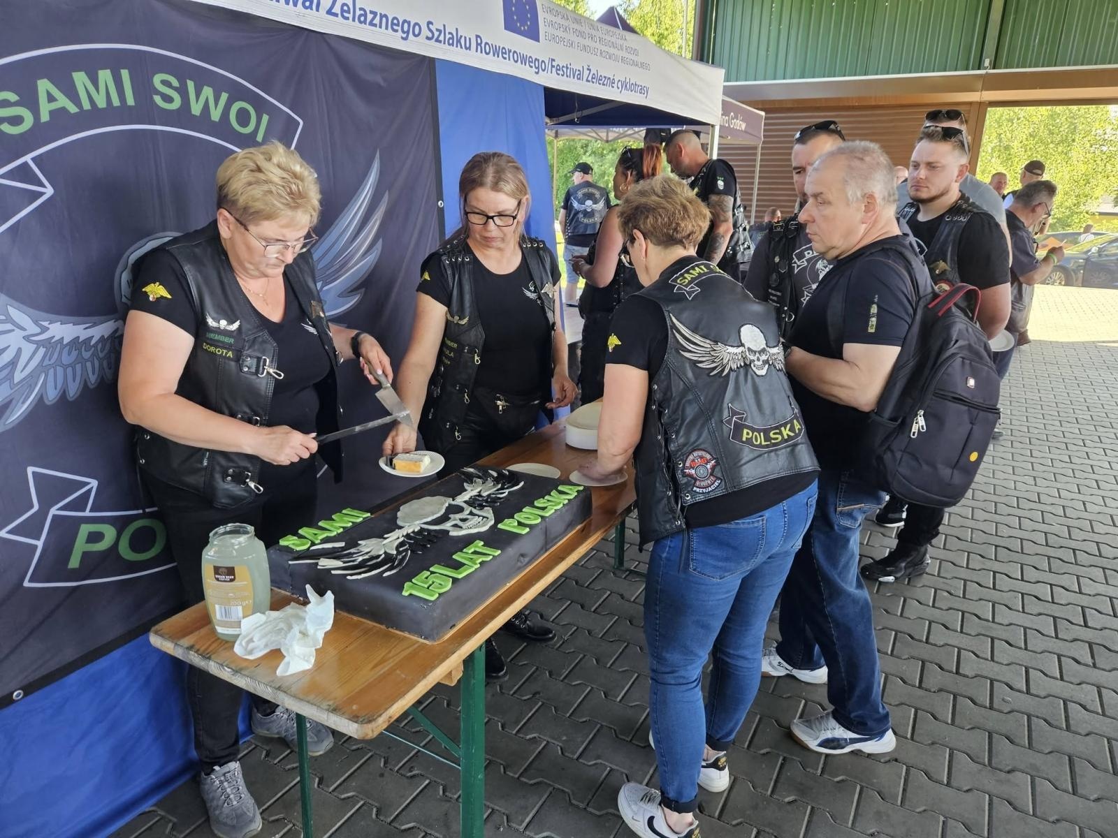 Zdjęcie w galerii na portalu naszwodzislaw.com: 15 lat na dwóch kołach. Grupa Motocyklowa Sami Swoi świętowała jubileusz w Krostoszowicach wiadomości z regionu